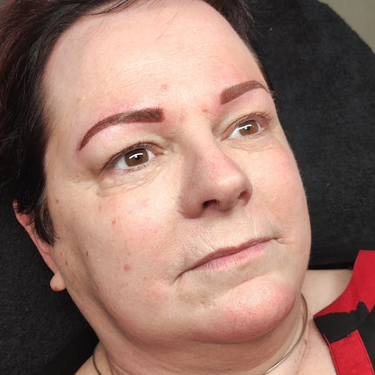 🔥 Powders brows 🔥 Swipe naar rechts voor before.
De warmte van de kleur neemt nog af en wanneer de wenkbrauwen genezen zijn is de kleur ook zachter/lichter.
Voor de wenkbrauwen is er keuze uit verschillende technieken, samen kijken we naar de meest geschikte techniek voor jou.
Wil je graag meer informatie en/of een afspraak maken, stuur dan even een email naar prettybyroos@gmail.com of app naar 0630103131.
Kosten: 325 euro inclusief nabehandeling na 6 weken.
www.prettybyroos.nl
📌 Wolvega
#browmaster #permanentemakeup #permanentmakeup #makeup #eyebrows #hairstroke #hairstrokes #microblading #powderbrows #eyeliner #lips #pigment #pigmentation #tattooshop #tattoo #tattoos #oudehaske #friesland #thenetherlands #joure #sneek #heerenveen #leeuwarden #wolvega #wakeupwithmakeup