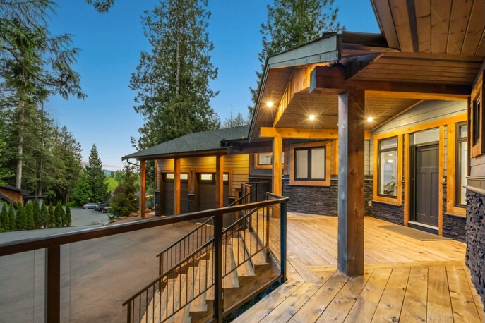 Custom home and shop build on Sumas Mountain.
A rancher designed for both everyday living and functional space, set on a 2-acre property with a large detached shop.
Featuring warm exterior lighting, natural materials, and a layout that connects seamlessly to the surrounding landscape. #ironrosehomes