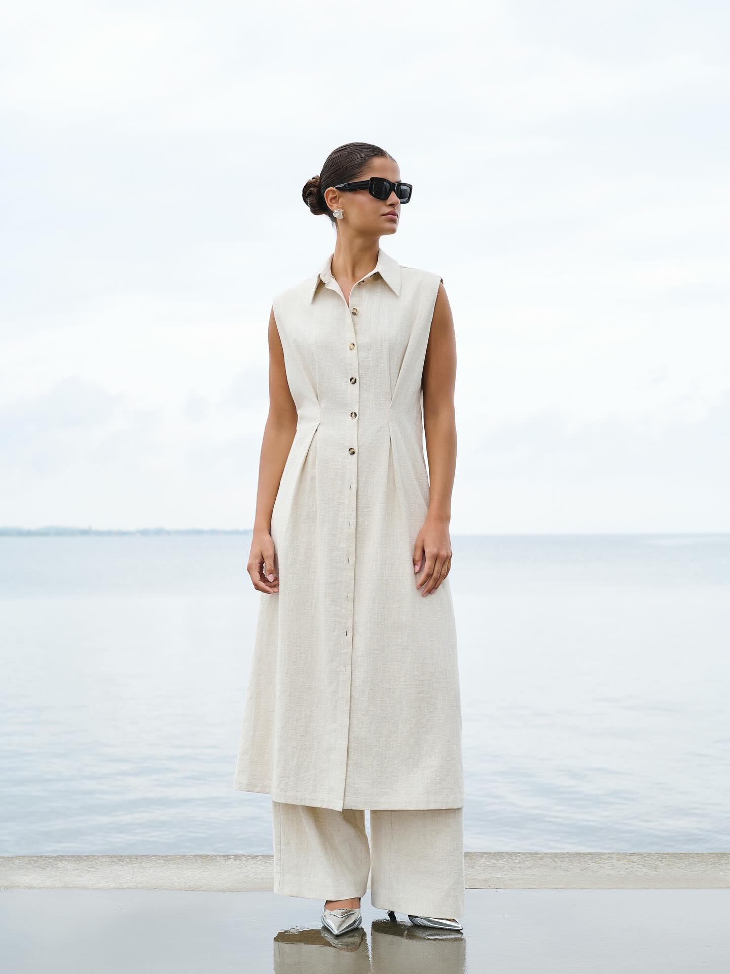 A study in simplicity.
Soft linen, sharp tailoring and effortless elegance.
Créton SS26