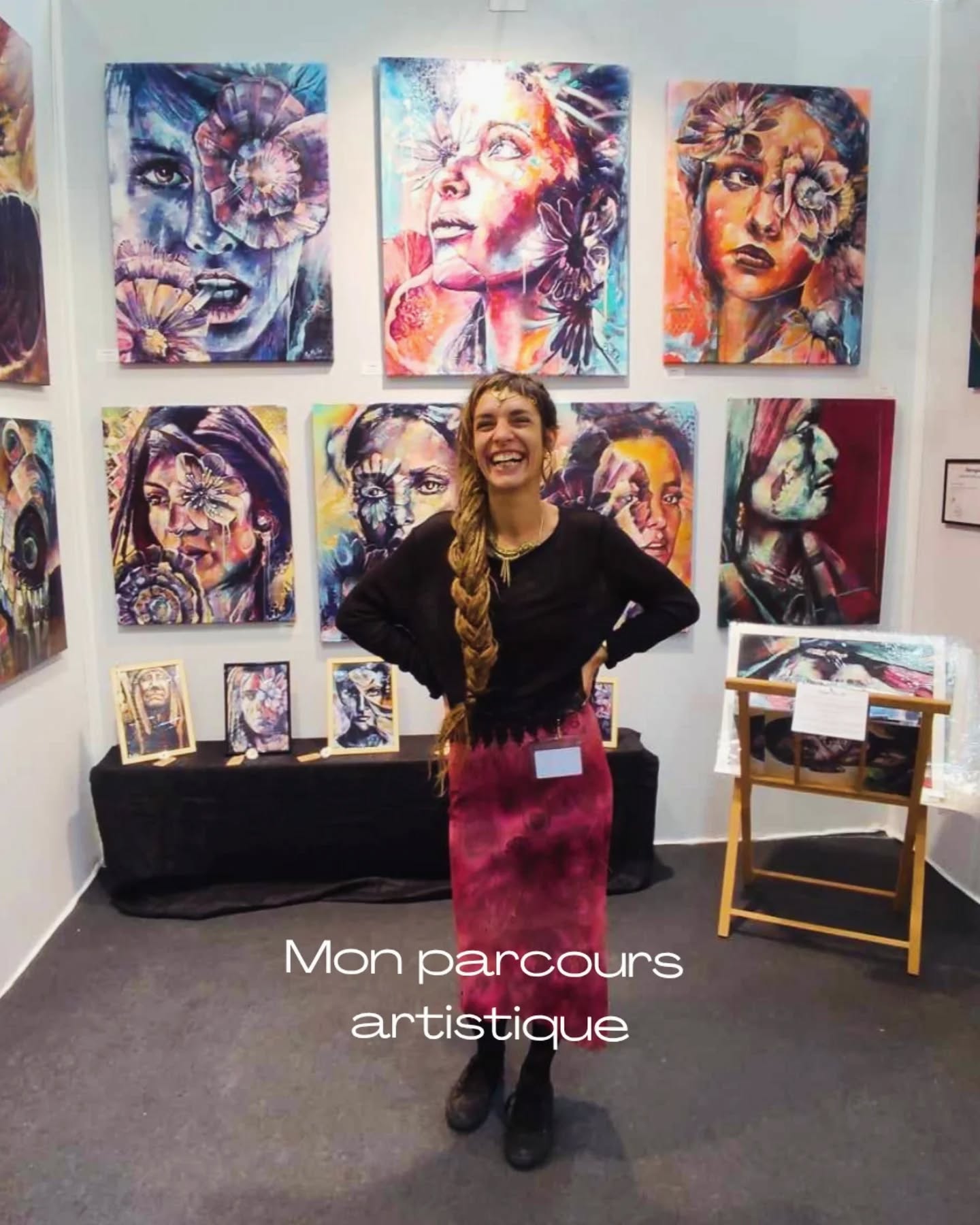 Les œuvres que vous voyez aujourd’hui…
ne se sont pas faites en un jour.
Au fil de mon parcours artistique,
Il y a eu des détours, des cadres, des apprentissages.
Puis un moment clé : revenir à la matière.
Au geste.
À quelque chose de plus brut, plus vivant.
C’est là que tout a changé.
Aujourd’hui, je ne peins plus seulement des visages ou des images.
Je fais émerger des âmes,
des présences.
Des œuvres qui ne sont pas là pour décorer,
mais pour habiter, toucher
Quelque chose qui résonne, qui reste.
Chaque œuvre porte un peu de ce parcours.
Et peut-être… que cela vous touchera quelque part.
—
🤍 Si mon univers vous parle : abonnez-vous, enregistrez, partagez.
#Artcontemporain #artistepeintrefrancais
#Peinturecontemporaine #portraitpeinture #viedartiste