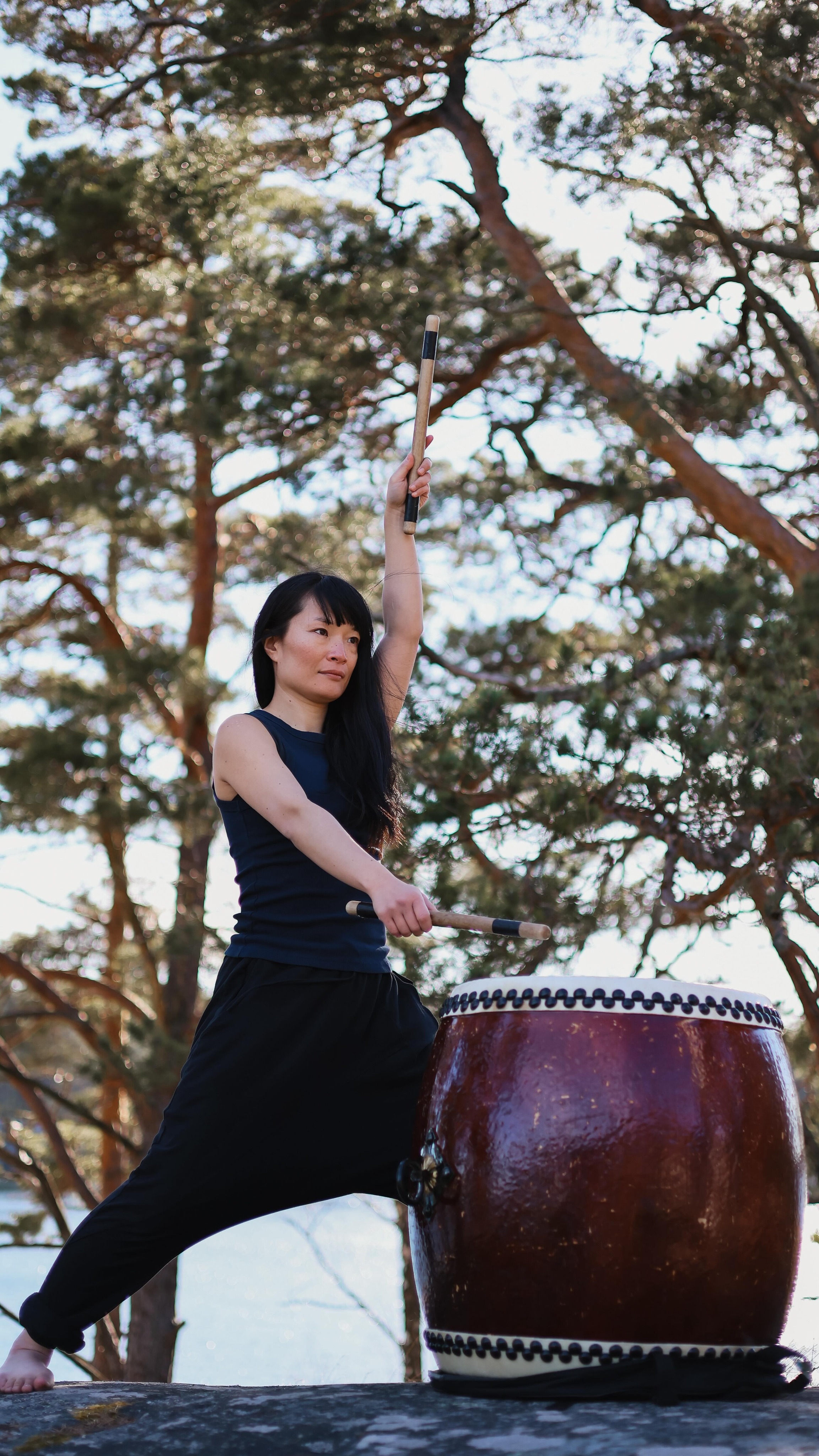 Bringing Taiko at a Retreat in Sweden🇸🇪
I brought Taiko to ‘Elevate’ held at Ekskäret island.
We shared rhythm, presence, and connection through a Taiko workshop. We also practiced a traditional stone-throwing dance from Hachijojima — brought to Sweden by @kotaro2011 last September.
A powerful week of movement, stillness, and community.
Thank you @byannalindberg for great photography!
#stockholmtaiko #和太鼓好きな人と繋がりたい #ekskäret #taikoretreat #japanretreat
