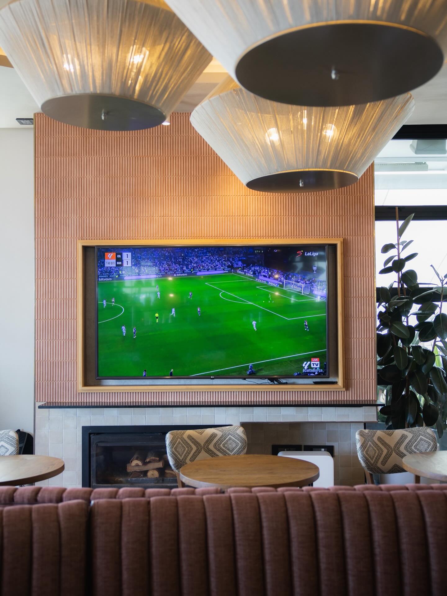 bafana vs panama screening on the 9th floor tonight. we strongly recommend reserving a table as we’re filling up fast. give us a call on 021 286 9332. 🍸