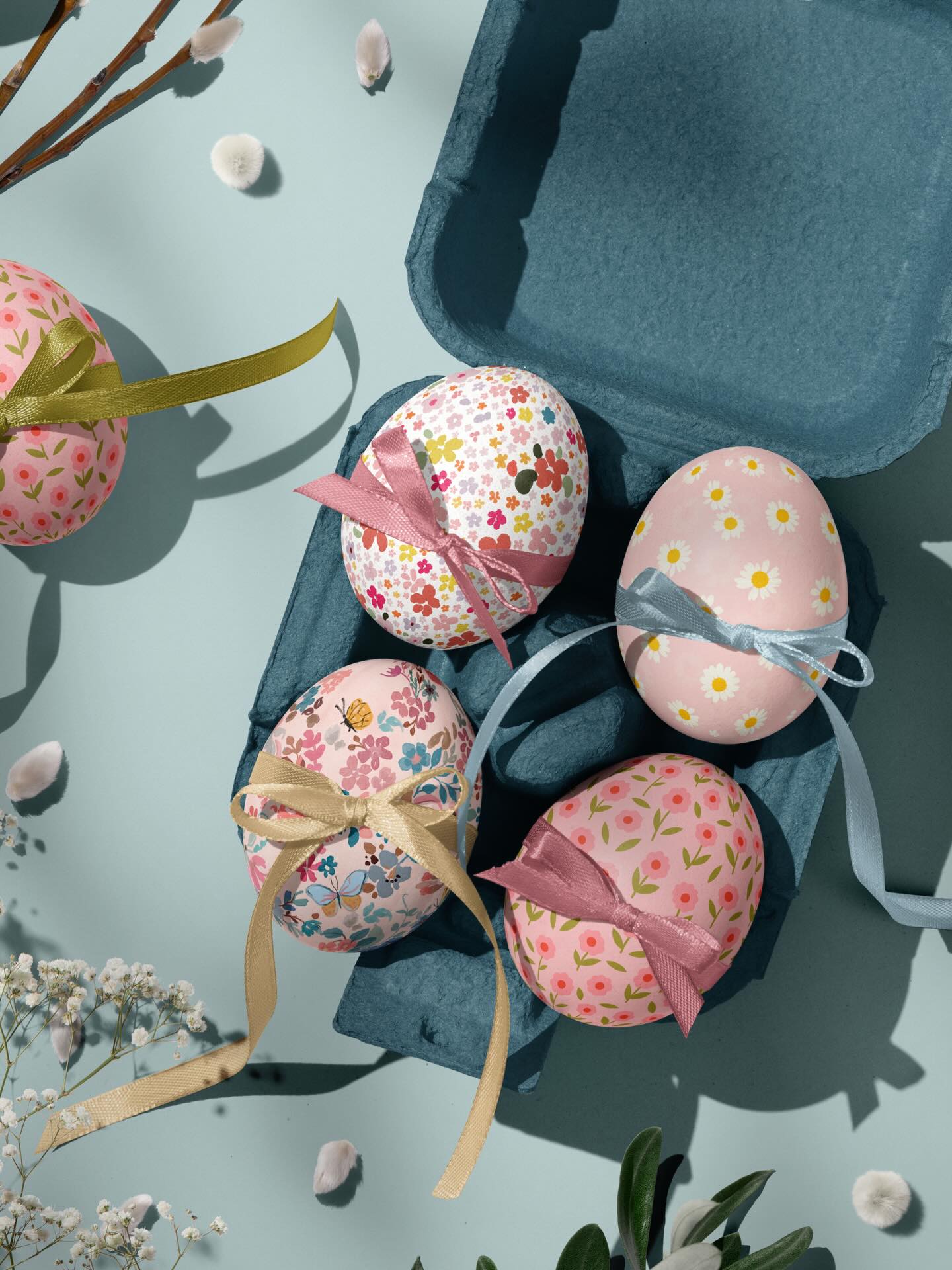 Day 2 with #creatsyeasterfest ✨ love this mock up by @creatsyofficial and how my tiny flowers look on these Easter eggs 🥚 can’t wait for day 3 surprise 🎁 ❤️💕
.
.
#creatsymockupchallenge #creatsyeasterfest #surfacepatterndesigner #mockups
