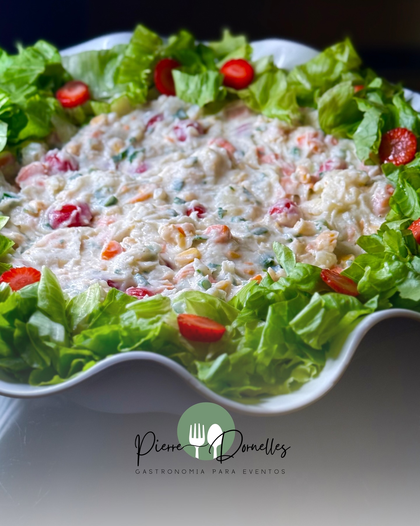 Um clássico reinventado com elegância e personalidade!
Nossa maionese conquista pela cremosidade e pelo sabor marcante do molho: batatas macias e legumes frescos envolvidos em um molho artesanal rico e aveludado. Finalizada com um toque gourmet de mostarda dijon, limão siciliano e ervas frescas, que trazem frescor, leve acidez e sofisticação a cada garfada.
Sabor, carinho e uma apresentação impecável.
A escolha que valoriza o seu evento!✨
Vivencie essa experiência!
📞 (41) 99877-4105 | WhatsApp
🌐 www.pierredornelles.com.br
.
.
.
.
.
.
.
.
.
.
.
.
.
#gastronomiaparaeventos #eventosemcuritiba #buffetparacasamento #buffetparaeventos #chefemcuritiba