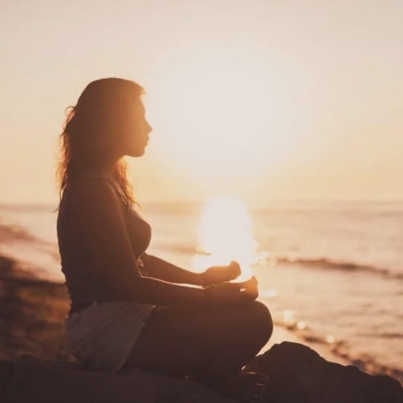 In Ayurveda, the breath is known as prana - your life force, your vitality, your connection between body and mind.
Pranayama is the practice of working with the breath to influence the flow of prana, helping to calm the nervous system and restore balance.
If you’re just beginning, start simple:
- inhale slowly through the nose for 4 counts
- exhale slowly through the nose for 6 counts
- keep the breath smooth and steady
- continue for 3–5 minutes
Once that feels natural, you can explore a traditional pranayama practice like alternate nostril breathing:
- sit comfortably with a tall spine
- using your right hand, close the right nostril with your thumb and inhale through the left
- close the left nostril with your pinky finger, while simultaneously releasing the thumb and exhaling through the right nostril
🌬 inhale through the right, close the right with the thumb and exhale on the left
🌬 continue for 3–5 minutes
When the breath is slow and steady, the body shifts into rest, digest, and heal.
This gently calms vata, steadies the mind, and supports overall balance.
You don’t need anything external.
Just a moment… and your breath.
your breath regulates your entire system.
#breathwork #prana #pranayama #alternatenostrilbreathing #nadishodhana