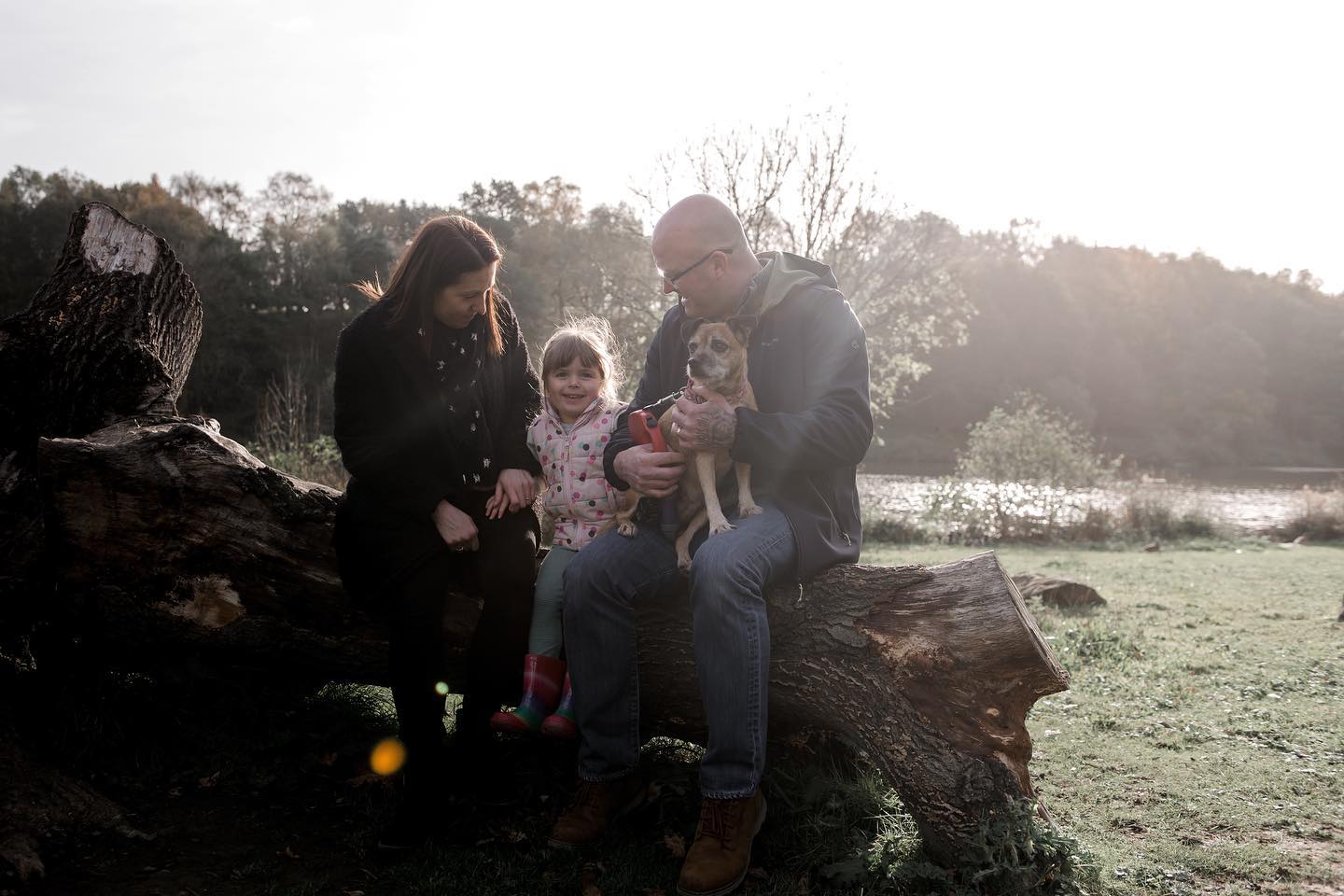 N O V E M B E R …
… shoots have started & they have not disappointed! I have met with such lovely families recently which reminds me how much I love capturing these moments 🤍
Charlotte’s cheeky smile was bloody beautiful, sorry Mum and Dad but she definitely stole the show! 🤪😋