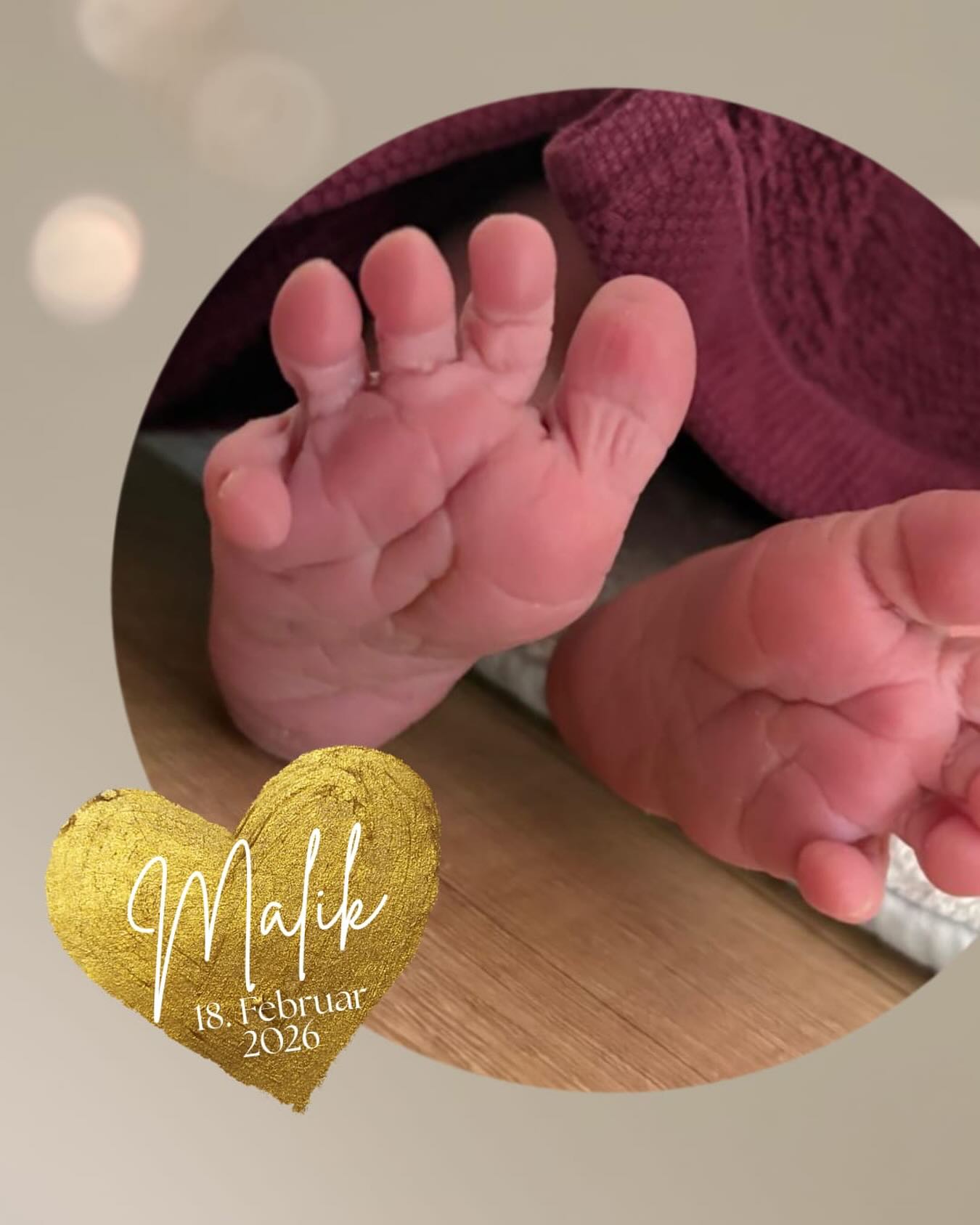 Herzlich Willkommen, kleiner Malik!
Deine Geburt war geprägt von Tiefe, Kraft und großem Durchhaltevermögen.
Mit viel Vertrauen und Stärke hast du dich auf den Weg gemacht und durftest schließlich bei uns im Geburtshaus geboren werden.
Schön, dass du da bist! ❤️
#geburtshaus #hebammen #babyjunge #neugeboren #10