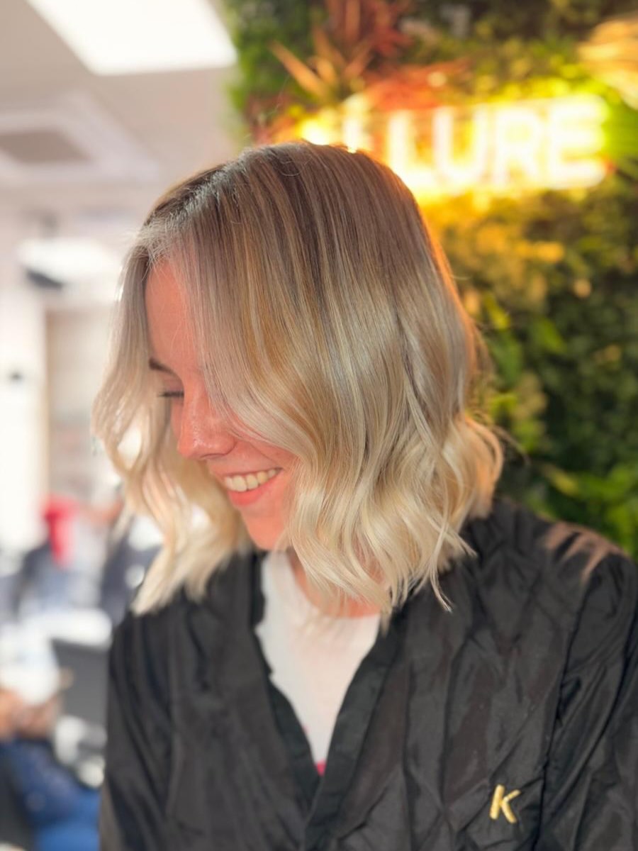 Charley took Bunny from grown-out, brassy lengths to a beautifully blended, creamy blonde with soft dimension throughout 🤍
By breaking up the regrowth and refining the tone, we’ve created a brighter, cleaner blonde that still feels natural and low-maintenance.
Finished with a fresh shorter cut — adding movement, softness and that effortless, lived-in feel ✨
@lorealpro @lorealpro_education_uki
