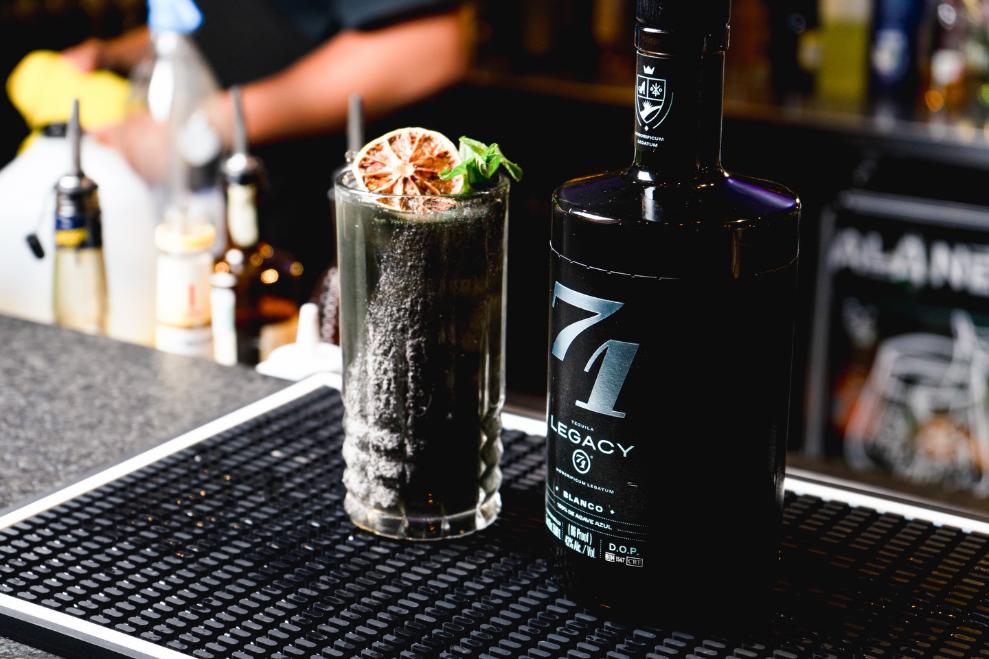 Under the Jalisco sun, a legacy is born that now shines in Los Angeles. ✨☀️
Bajo el sol de Jalisco nace un legado que hoy ilumina Los Ángeles.
#legacy71 #LA #tequila #losangeles