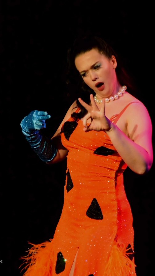 Caught bed rocking....I get too much joy from hearing Yabba Dabba Doo it's Ruby D'Woo when being announced on to the stage 🦴 🧡🖤
Something new/random might be coming along with De Luxe with this too 👀
📸 Caught by Behind Burlesque at the @qurveball_burlesque
#FlinstoneBurlesque #FredGotTassels #BurlesquePerformer #Flintstones #BurlesqueShow