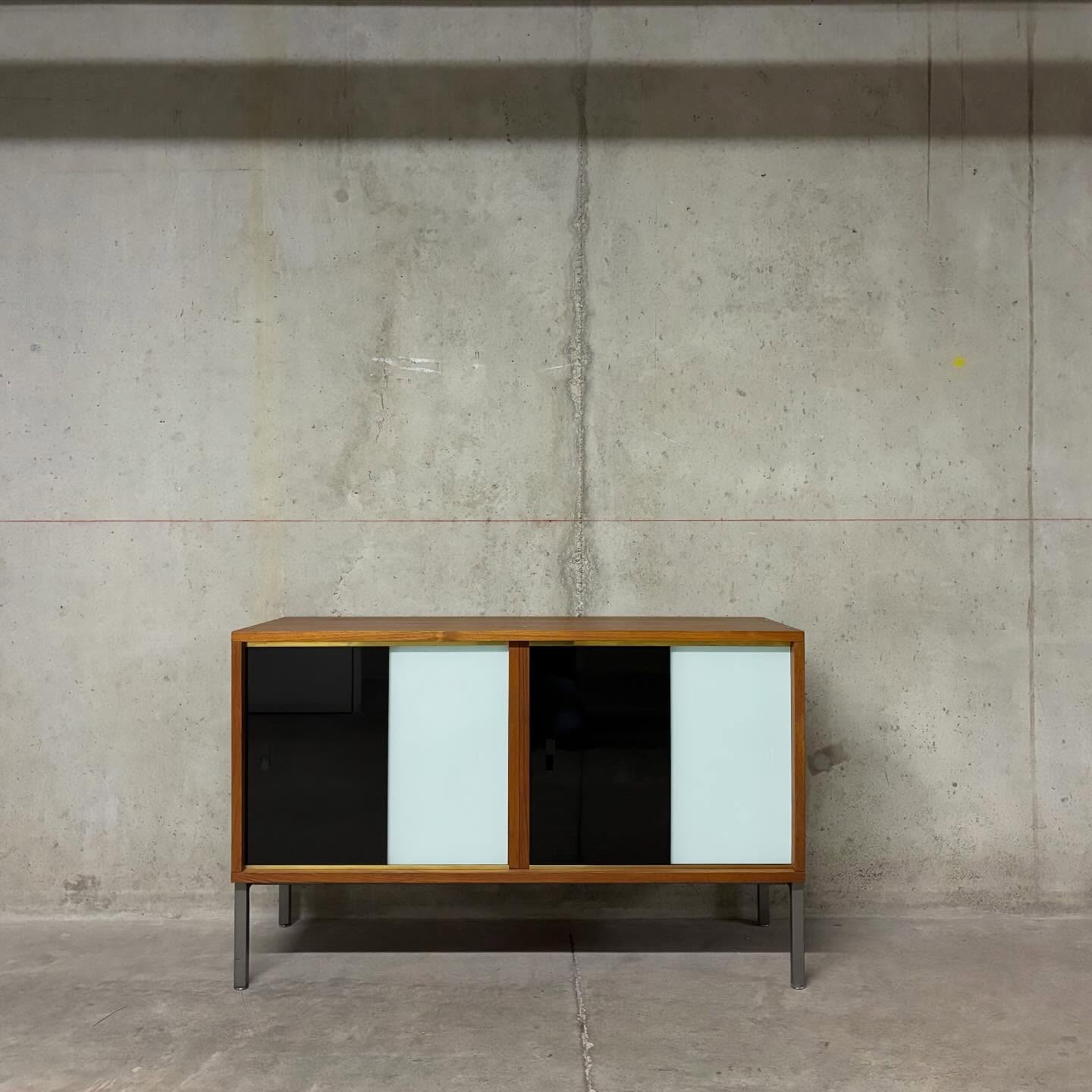 Enfilade moderniste Louis Paolozzi pour Monopoly années 60
#enfiladevintage #enfiladeteck #louispaolozzi #meublemonopoly #annees60