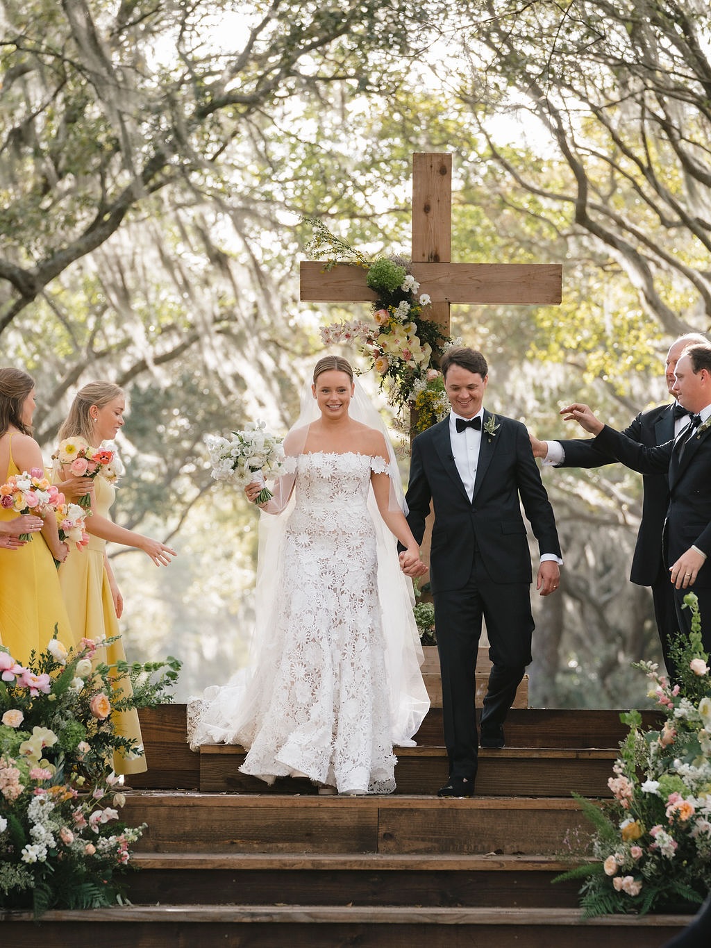 Yesterday these two celebrated a year! Happy anniversary Casey and Matthew!
.
📸 @gaylebrooker