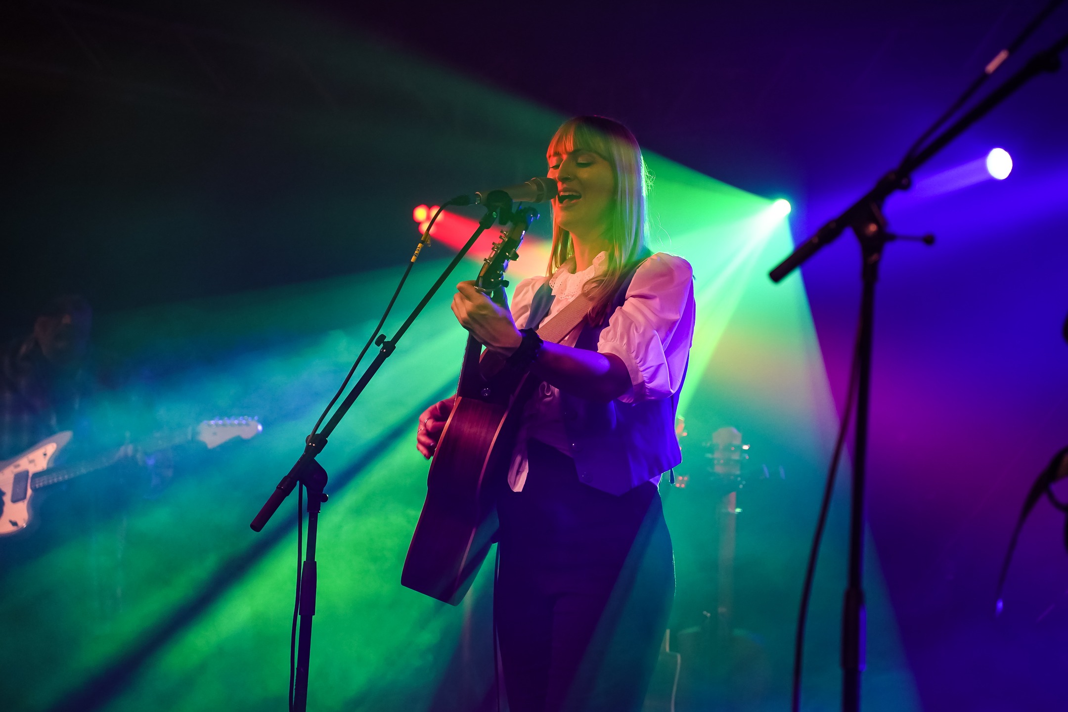 Ein Abend voller Musik, Energie und besonderer Momente ✨🎶
Am 21.03. wurde die @altefeuerwehrhalle zur Bühne für ein unvergessliches Konzert:
@ortner.bianca begeisterte mit ihrem Dialekt-Pop und voller Bandbesetzung – Gänsehaut garantiert! 🔥
Als Support heizte @christina.zarzer gemeinsam mit den Tänzerinnen von @synergy_dance_linz dem Publikum ordentlich ein – pure Energie von Anfang an!
Danke an Tonmeister @schaschel und an alle, die dabei waren und diesen Abend so besonders gemacht haben 🫶
#LiveMusik #Konzertabend #Feuerwehrhalle #BiancaOrtner #ChristinaZarzer