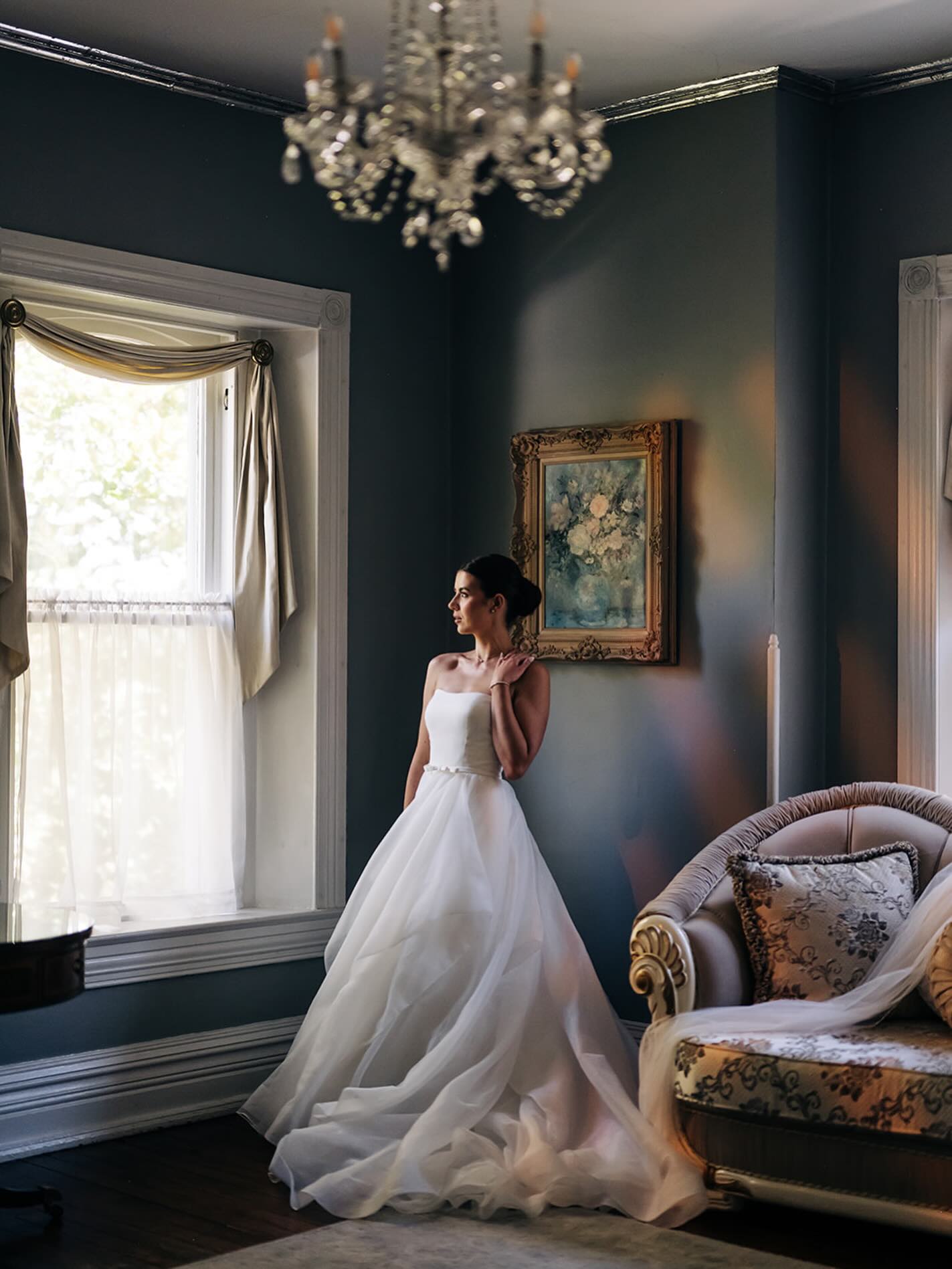 From the chandeliers to the heirloom details, this space created the kind of moment you don’t rush. ✨
Coordination - @dmvweddingsandevents
venue/catering - @ceresvillemansion
Photography - @dcorzo_photography
Videography - @tlicmedia
Band - @bachelorboysband
Florals - @thelemondecor
Glam - @sparklebyelena
Cake - @plantbakedbysarah
Content creation - @contentbyliz_