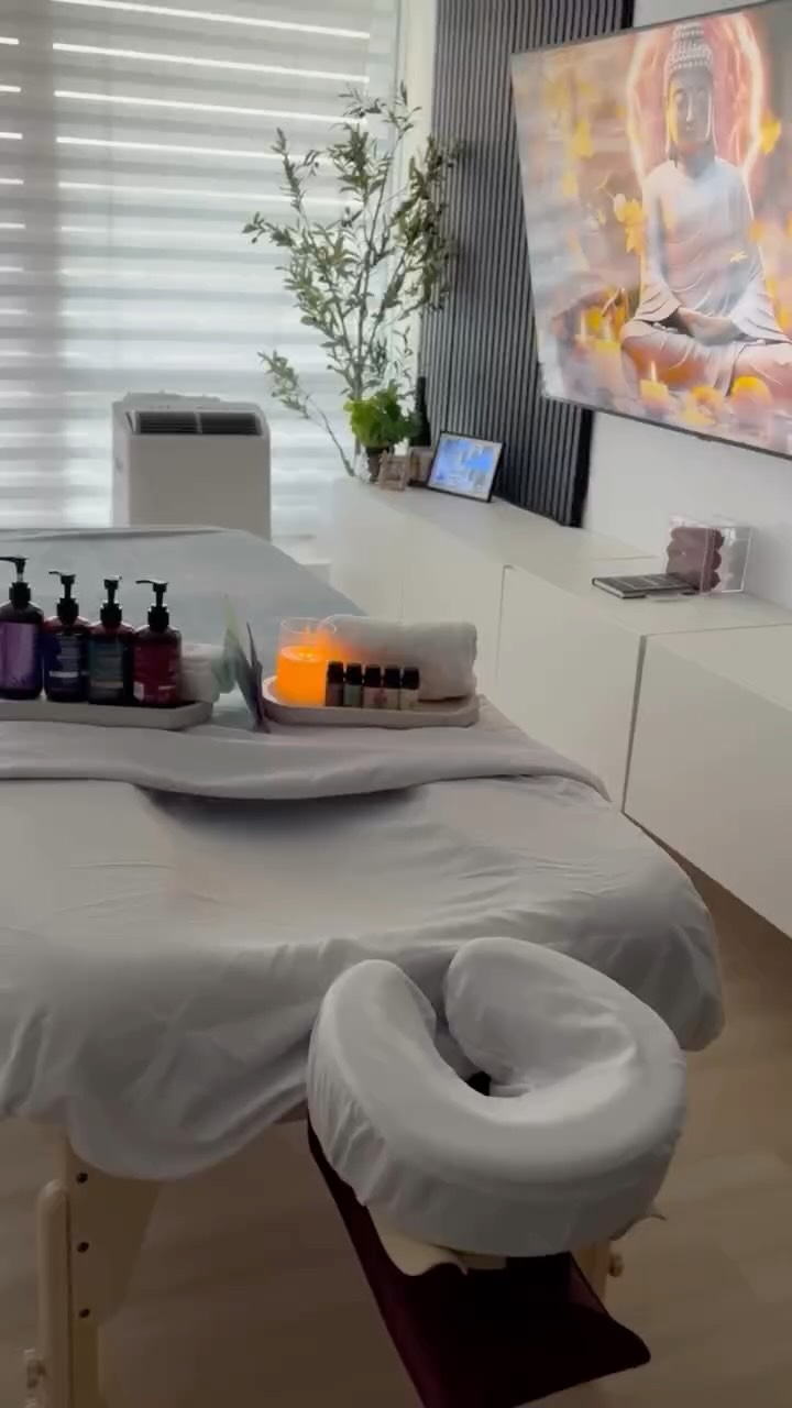 No traffic, no stress, just a personalized at-home massage designed to relieve pain, release tension, and help your body fully relax.
Perfect for busy schedules, chronic tension, or when you simply need a reset without leaving your space.
— this is your sign to book
Touch of Cielo🩵
www.touchofcielo.com
#fyp #explore #mobilemassagetherapymontreal #therapeuticmassage #mobilemassage