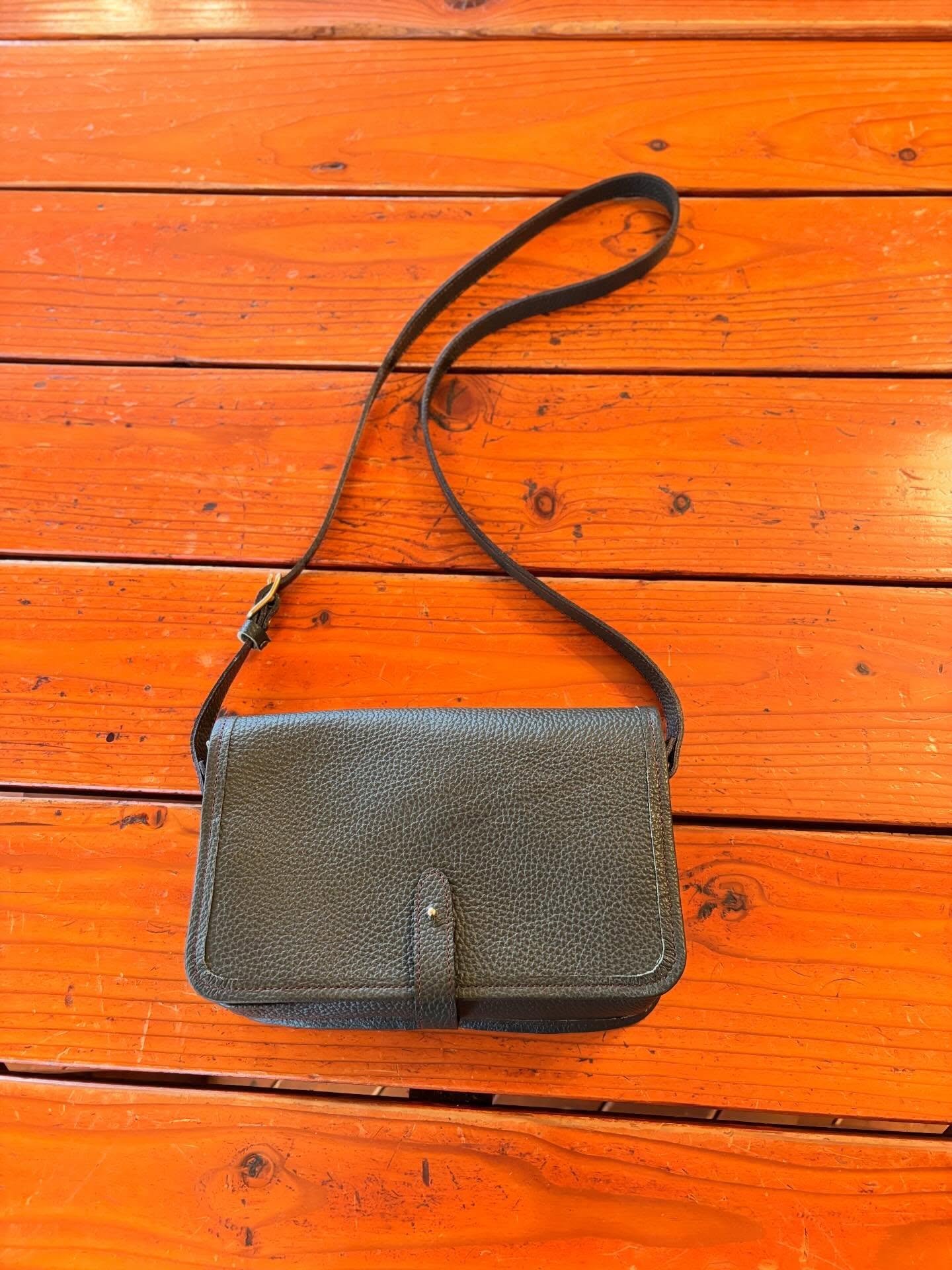 Darkgreen🥦bag👜
.
今冬シーズン最後の製作
この色でこの形を作りたかった‼︎を実現
.
ガラッと雰囲気かわると思うので
違う色と風合いの革でも作ってみたい😌