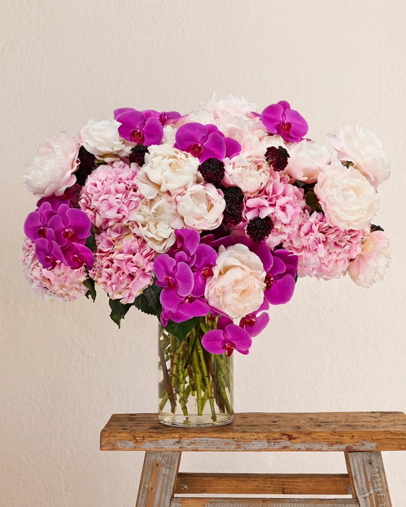 Velvet Blossom
A richly layered composition of garden roses, hydrangea, and phalaenopsis orchids, designed to feel soft, romantic, and quietly striking.
#LuxuryFlorals #sanfranciscoflorist