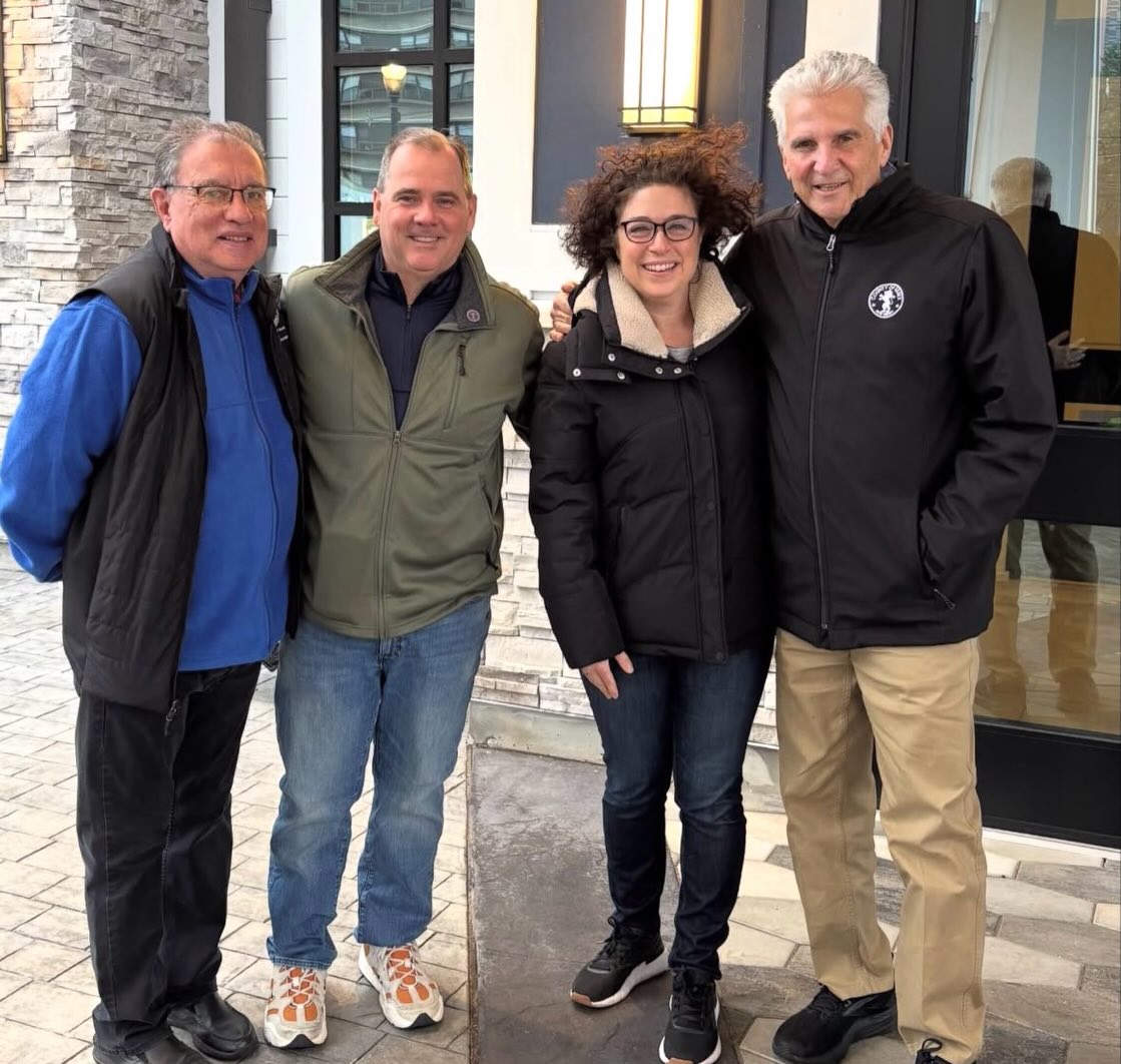Fun morning volunteering with @joedessexcounty for the County’s food distribution. The County gave away hundreds of chickens and boxes of non perishable food items to residents in need from across the County. I got to meet some future members of the Verona police department who were also helping out this morning! Thank you to the County Executive and his team for organizing this event! #veronanj #essexcountynj #puttingessexcountyfirst
