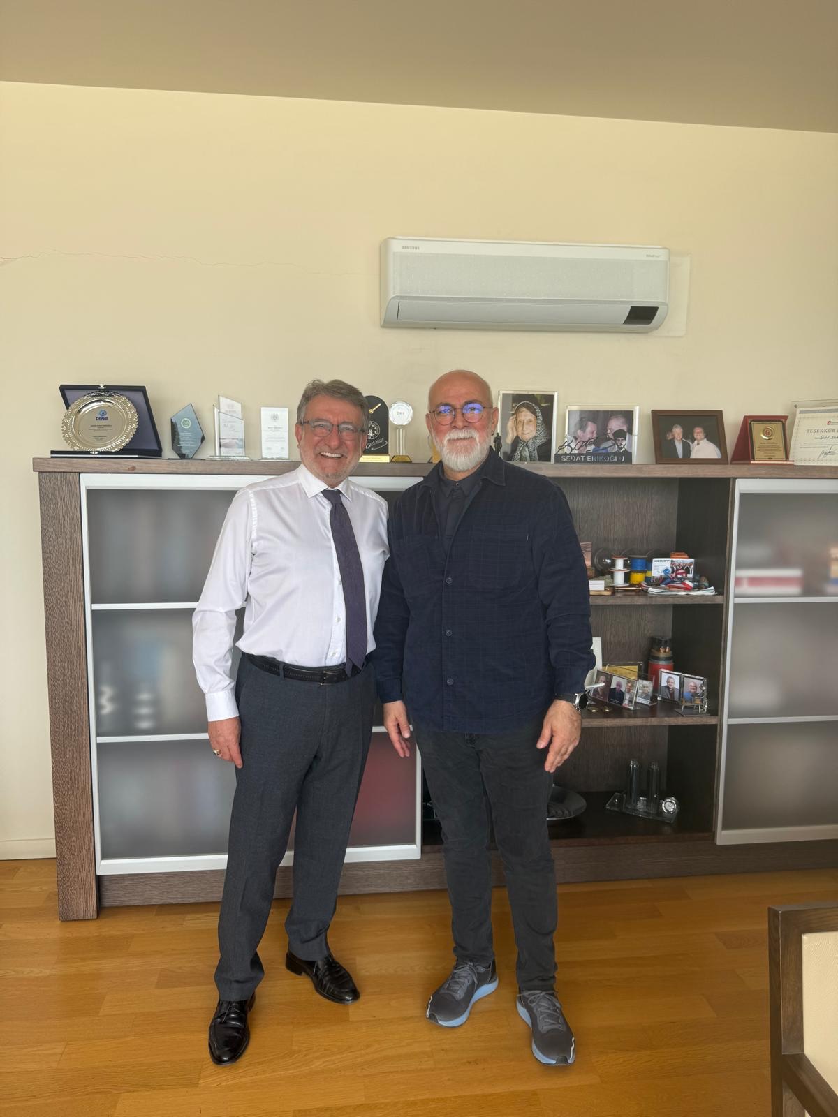 KalDer Genel Sekreterimiz Sabri Bülbül, Denizli programı kapsamında Yönetim Kurulu Başkan Yardımcımız Sedat Erikoğlu’nu üyemiz Erikoğlu Endüstri Holding’te ziyaret ederek Fabrika Müdürü Fatih Göken’in de olduğu bir toplantı gerçekleştirdi.
Gerçekleşen görüşmede; EFQM süreci, kurumsal mükemmellik yaklaşımı ve verimlilik modeli üzerine kapsamlı paylaşımlarda bulunularak, şirketin sürdürülebilir gelişim yolculuğuna katkı sağlayacak başlıklar ele alındı.
Nazik ev sahiplikleri için Erikoğlu Endüstri Holding ailesine teşekkür ediyor, iş birliklerimizin artarak devam etmesini diliyoruz.
#KalDer #KalDerDenizli #Denizli #Ziyaret