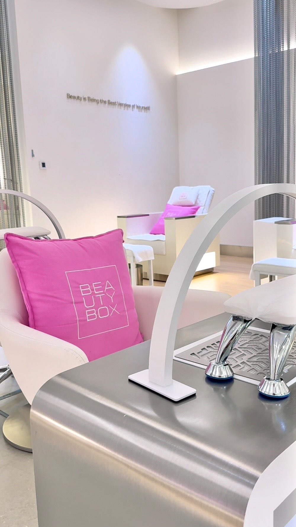 One salon. All the beauty services you need 💖
#BeautyBoxQatar #DohaSalon #QatarBeauty #OneStopBeauty #GlowUpQatar