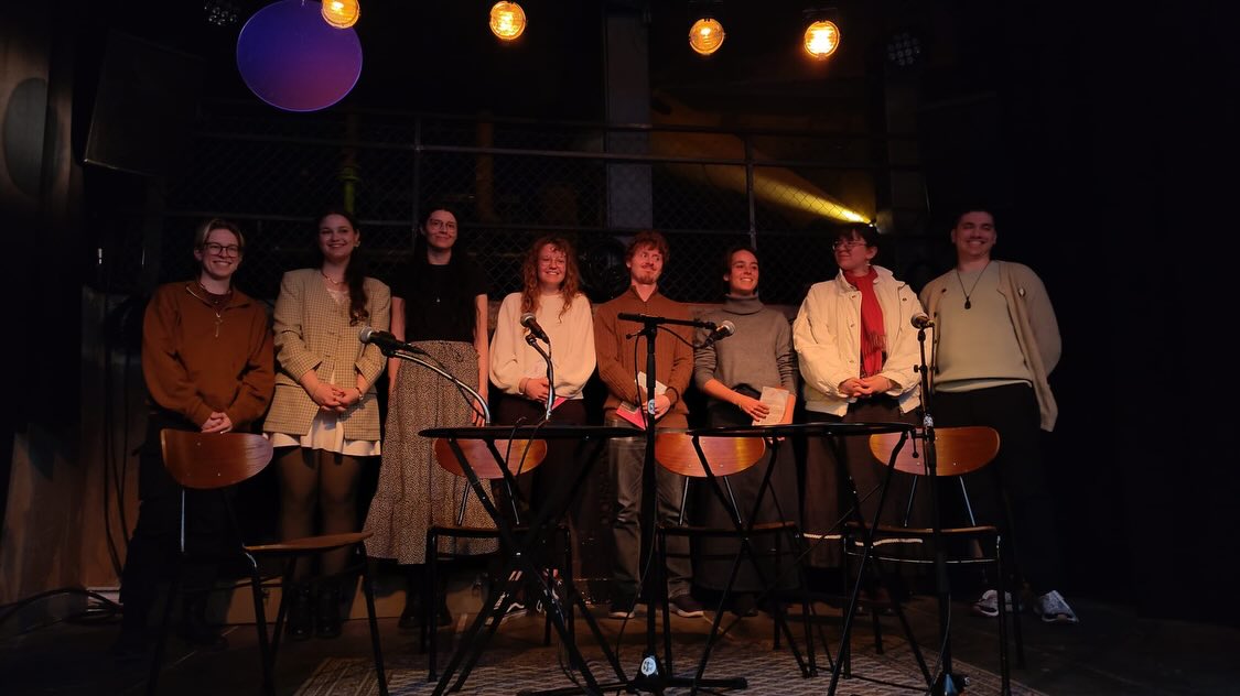 EXTRAMUNDANA am LETTERA Literaturfestival📖
Im Rahmen des Programms vom Festival im @neubadluzern durften die Autorinnen und Autoren aus ihrer Kurzgeschichtensammlung „Magisches im Haus zur Weltkugel“ eine Lesung veranstalten. 🙌
Ob Geisterbefall, sprechende Schlangen oder langverschollenen Geliebten - in der Anthologie des @totechoepfli Verlag spukt es ganz schön. 🏚️
Wir warten gespannt darauf, was sich unsere Fantasy-Nachwuchstalente als Nächstes ausdenken. 🧙