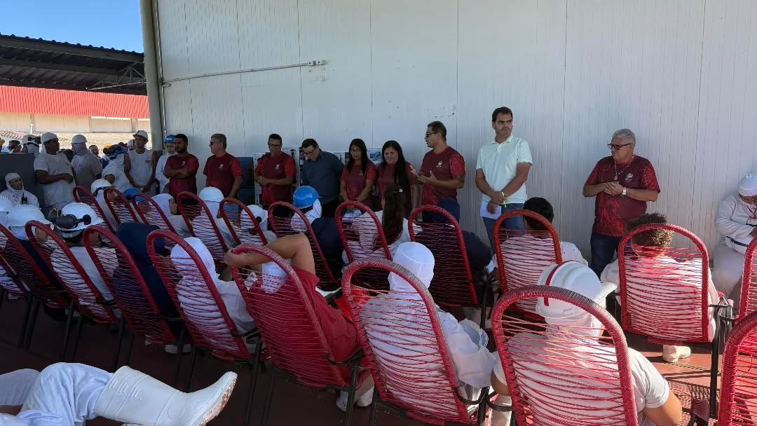📍 Giro de Notícias - Direto de São Gabriel do Oeste!
Encerramos o mês de março com chave de ouro na BoiBras! 🥩
Realizamos uma assembleia produtiva para alinhar os interesses da categoria e, claro, garantir aquele momento especial: a entrega dos brindes trimestrais para os nossos associados!
O Sindicato segue firme, atuando dentro das empresas para garantir que o trabalhador de Mato Grosso do Sul tenha voz e reconhecimento.
Acompanhe nossas redes!
Estamos iniciando uma série de postagens com o que de melhor aconteceu nas últimas semanas.
É o nosso Giro de Notícias mantendo você sempre bem informado!
#SindicatoEmAção #BoiBras #TrabalhadorFortalecido #GiroDeNotícias #SãoGabrielDoOeste SindicatoMS DireitosTrabalhistas SorteioDeBrindes AlimentaçãoMS
