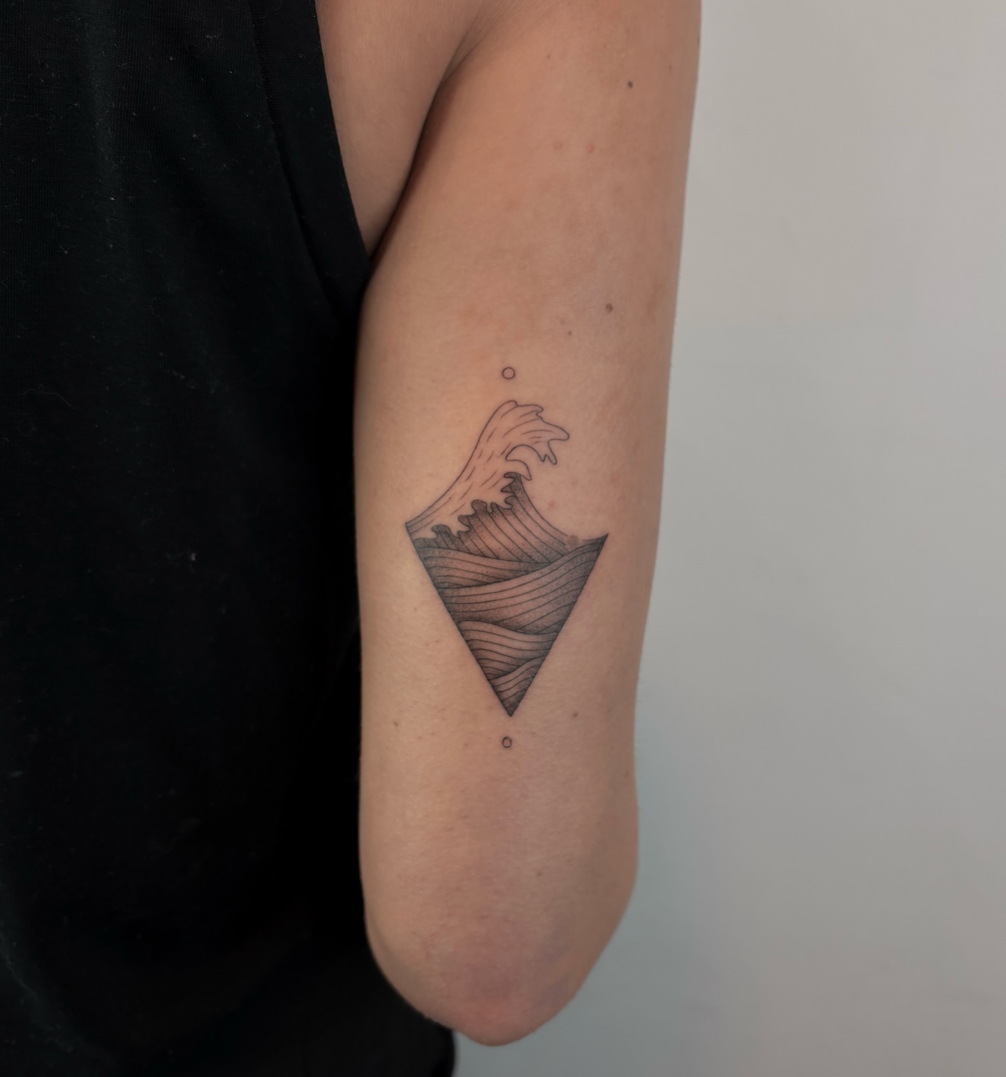 Fine Line Tattoo Budva - GG Tattoo Budva
📞 +382 67 866 480
Professional tattoo artist in Budva, Montenegro.
Specializing in fine line and minimal tattoo designs.
📍 Budva Old Town
#finelinetattoobudva #finelinebudvatattoo #budvatattoo #tattoobudva #finelinetattoo