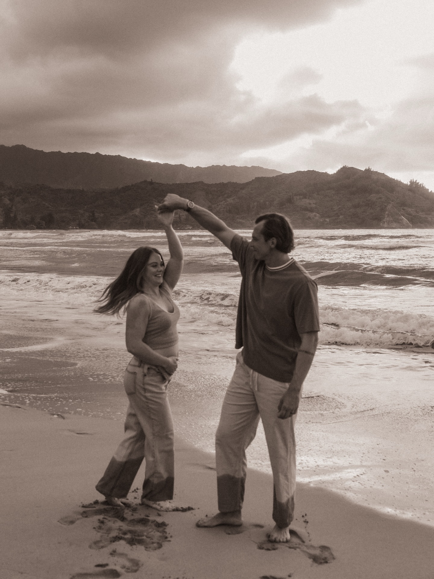 Baby moon in Kauai, You don’t wanna miss getting photos.
.
.
🏷️ Hawaii photographer, Kauai photographer, elopement photographer, couple photographer, vacation photographer, kauai baby moon, maternity photographer, engagement photographer, cinematic photos, storyteller, European photographer, kauai proposal, Hawaii proposal