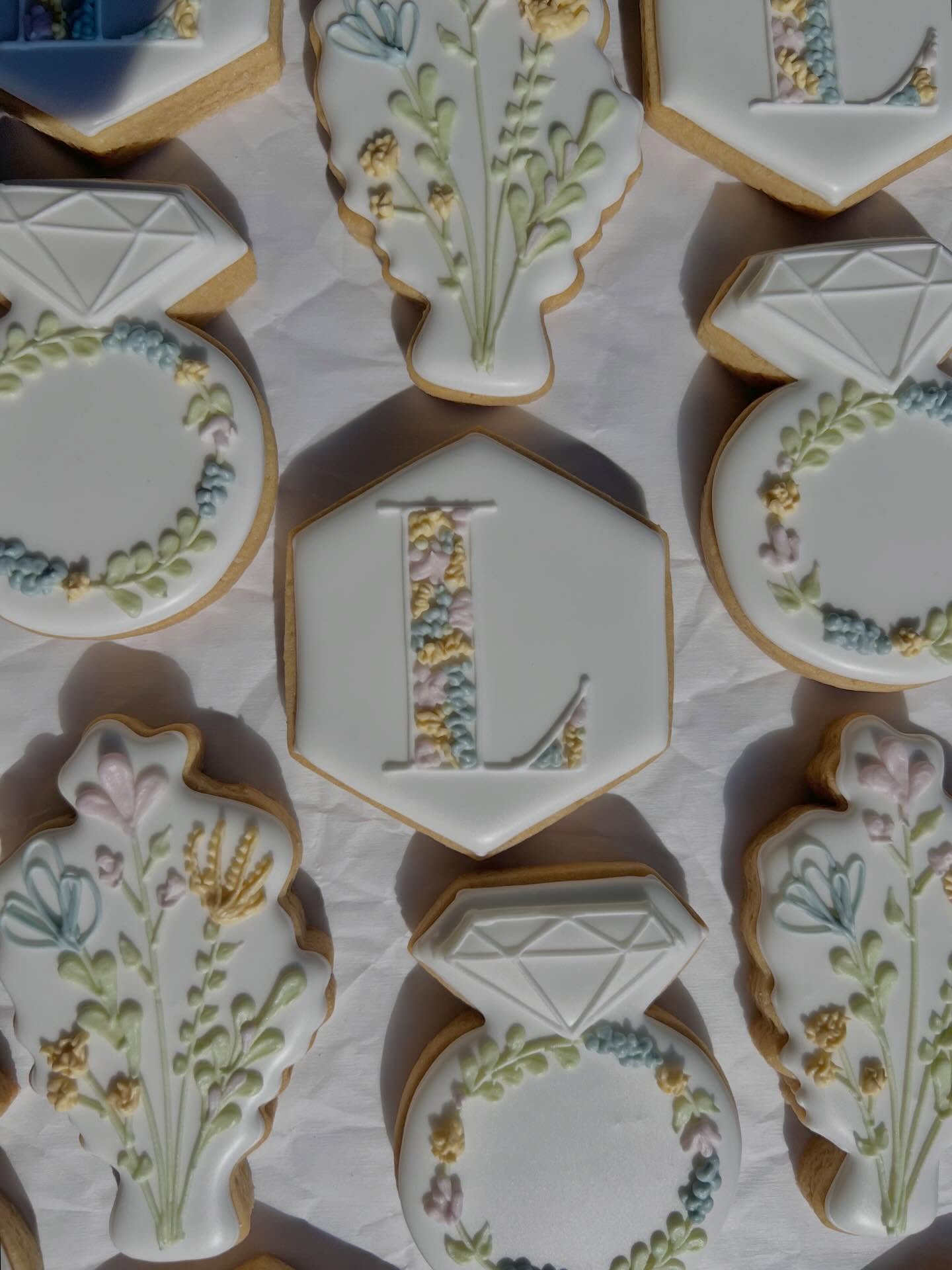 i love these cookies!! spring is the start of our busy season which means lots of bridal showers and lots of floral details 🤍
i’d be lying if i said florals weren’t a little extra tricky with royal icing • it’s all about finding the perfect consistency, then settling in for lots of tiny fine piping details • which usually means a sore wrist by the end of the day 🥲 but it’s so worth it for results like these!!
april is officially fully booked (🤍!!) • i have a few spots left in may and a couple customs already on the calendar for june, so don’t wait to reach out if you have something coming up 💌
as always, dye-free thanks to @prsmsugarco 🤍