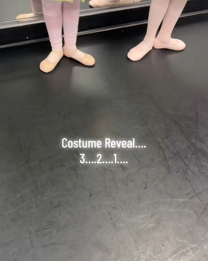 ✨👗More and more costumes keep arriving and we couldn’t be more excited!! Watching each piece come to life is making these upcoming performances feel so real 🤩
We can’t wait to see our dancers shine on stage 💫
#CostumeReveal #RecitalReady #DanceLife #MomentumDance #SoExcited