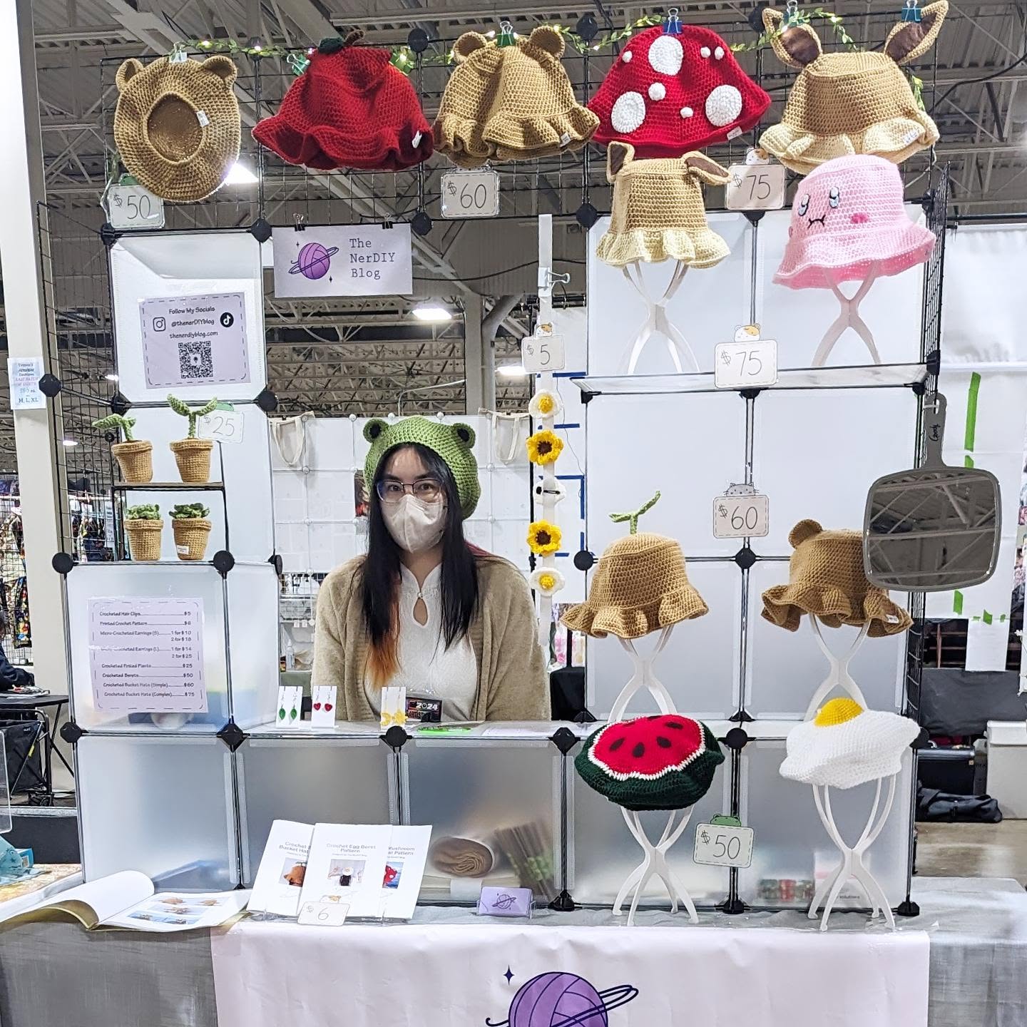 Huge thank you to all of you who came by my table at Anime North 🥰🥰 I don't get to do many conventions so it's always a busy but fun time when I do.
I appreciate everyone who stopped by to chat and appreciate what I do and all of you who decided to stick around as well! Special shoutout to my table neighbours @congee.draws, @0sei6 and @iambittythings for being so talented and so sweet and sharing snacks with me 😂 please go check em out!