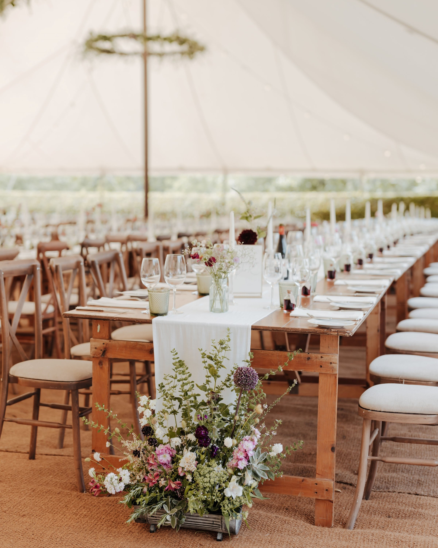 Natural textures, fresh florals & timeless styling 🌿
Are you Team Long Tables or Team Round Tables? 👇✨
#instagood #fashion #art #beautiful #photography #follow #nature #picoftheday #photooftheday #love