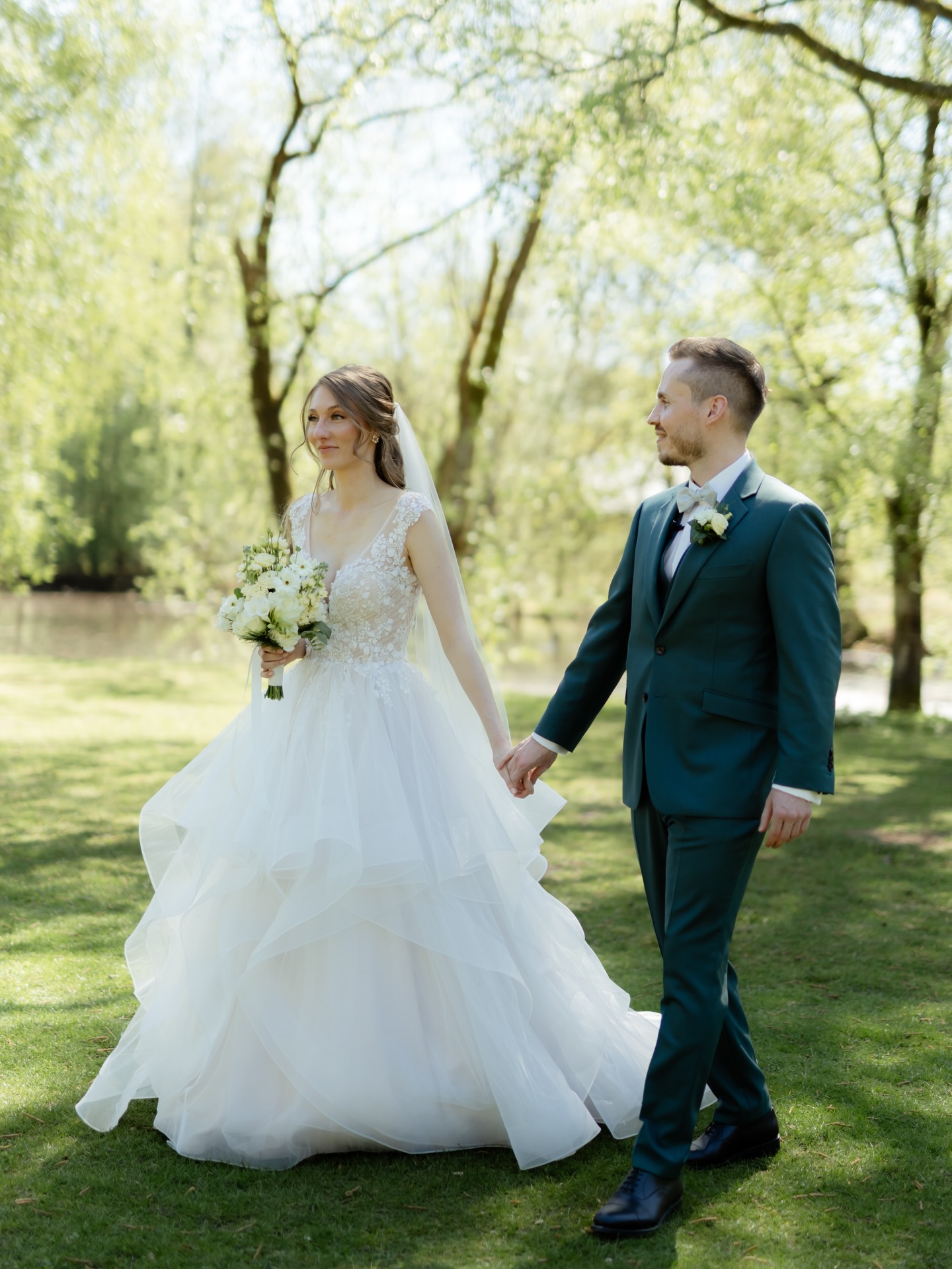 T & M 🤍
Eine richtige Traumhochzeit Anfang Mai im @forsthausseebergen 🌿
Gemeinsam mit @echtjana und @djforte haben wir bei schönstem Sonnenschein die Hochzeit der beiden so richtig gefeiert ✨
#hochzeitsfotografie #hochzeitsfotograf #hochzeithamburg #hochzeitsfotografhamburg