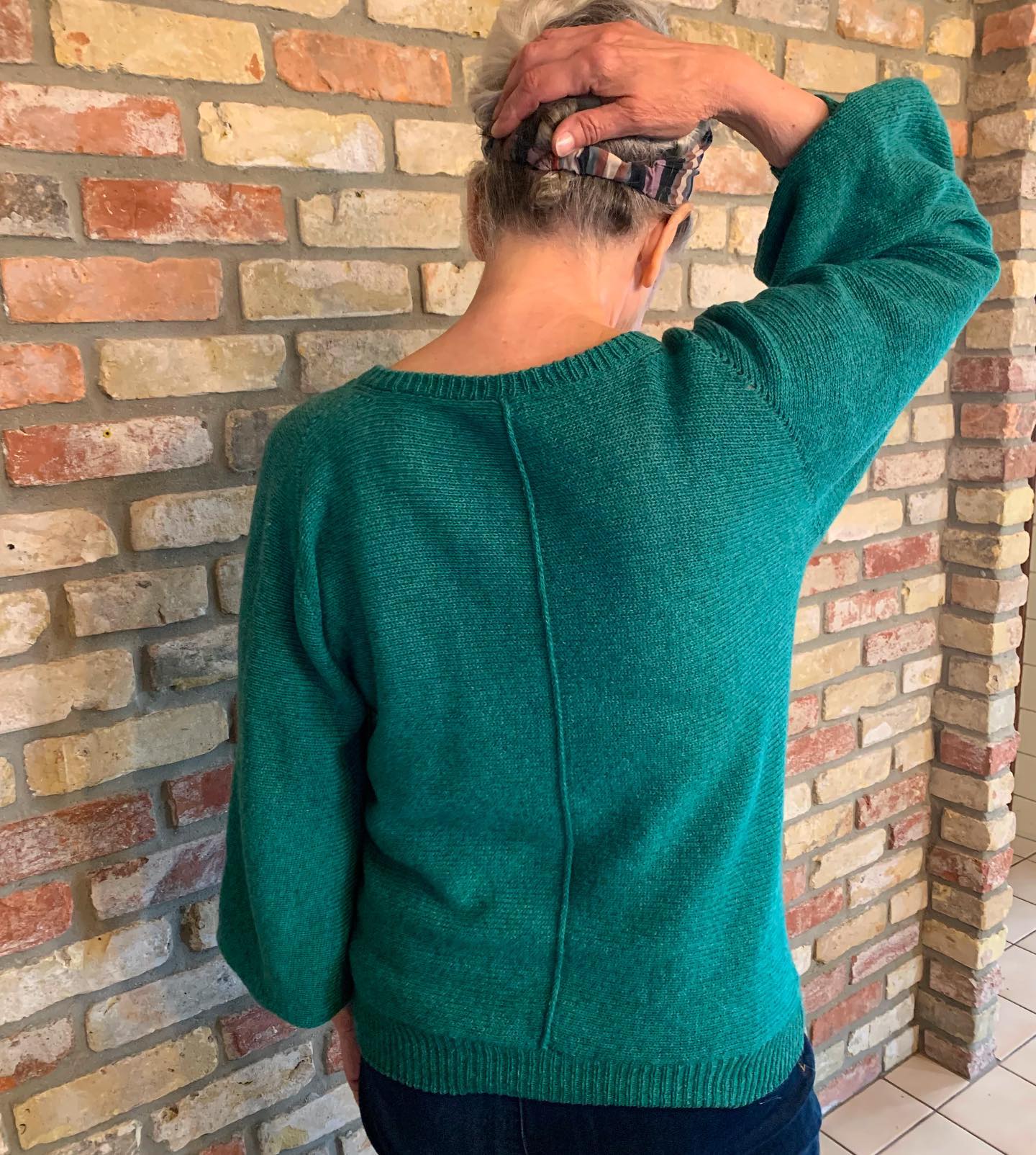MMKC member @ltochynski recently completed her #machineknit version of the new #costapullover pattern by Rebeccayaker (another MMKC member - head over to her profile for a link to the pattern).
Lala knit the pullover on her SK 360 using @holstgarn Coast in the Seagreen colorway, which looks absolutely fabulous on her. She had some challenges with this yarn breaking, as Coast can be somewhat fragile. That said, she’s glad she stuck with it and completed this fun, easy knit.
Great work Lala!!
#mnknitters #mmkc #knitallthethings #knitting #knittingaddict #machineknitting #welovetoknit #knittersofinstagram #knitstagram #machineknittersofinstgram #machineknitter #machineknitstagram #sweaterknitter #sidewaysknit #costasweater #machineknitallthethings #collaborativeknitting #knittingwithfriends #machineknittingwithfriends