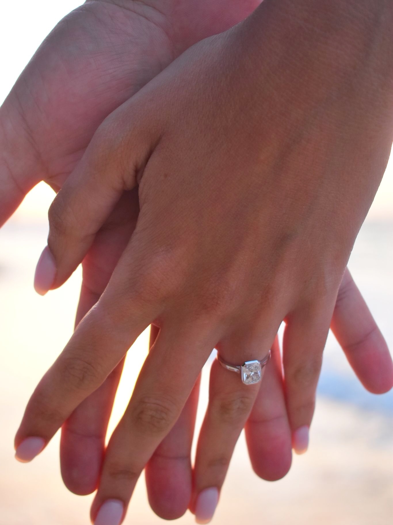 הרגעים הכי יפים בחיים מתחילים מטבעת אחת💍 שמחות ומתרגשות להיות חלק מהרגע המיוחד שלכם תודה שבחרים בנו🤍 #טבעתאירוסין #הצעתנישואין #טבעותיהלומים #יהלוםטבעי #חנותתכשיטים