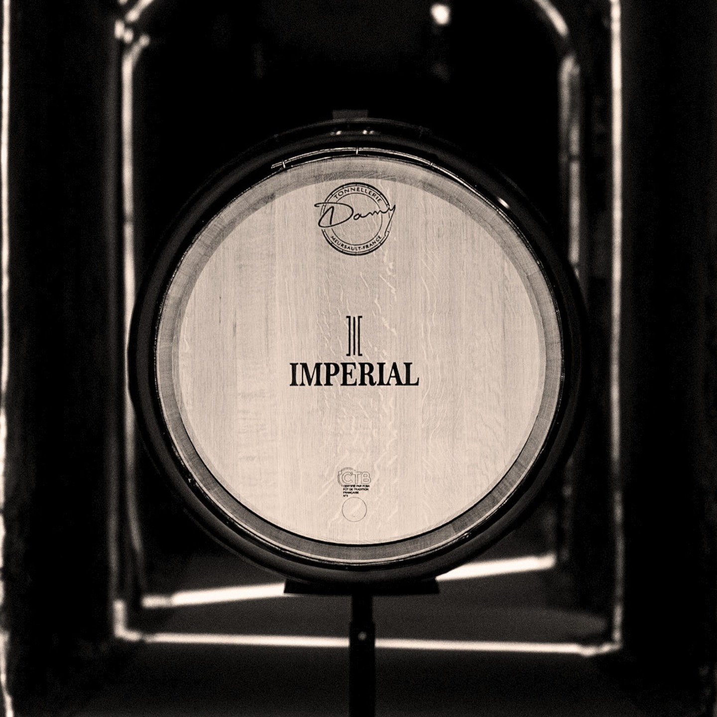 @tonnelleriedamy - "L’Impérial": The excellence of oak for exceptional wines ✨
🔹 Fine grain from a harmonious blend of French oak (Allier, Vosges, Jura)
🔹 36 months of seasoning for optimal structure
🔹 Impérial toast: over 2.5 hours of slow toasting only on embers for refined, delicate extraction
💡 Ideal for aging great wines meant for long-term cellaring. Available 225L/228L - 500L.