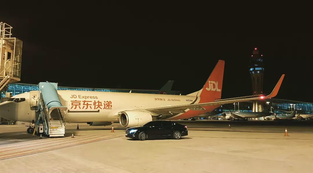 Today we had the pleasure to assist a new visitor to South Korea, Jiangsu Jingdong Cargo Airlines.
This airline was formed in 2021 and has ambitions to have up to 100 aircraft by 2030.
P2F (passenger to freight) aircraft, especially B737-800s, will become the workhorses of the fleet.
#infinitejetkorea #planexecution #groundhandling #airportlife #fbokorea #fboseoul #firstvisit