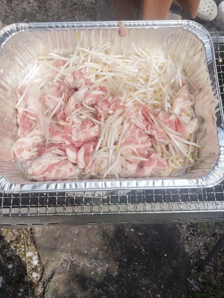 本日はお休みになったので妻のピアノ教室の生徒さんに焼きそば、フランクフルト、マシュマロを作って帰りにお土産でお持ち帰り頂きました。
#春日井市
#屋台
#焼きそば
#フランクフルト
#高蔵寺造園