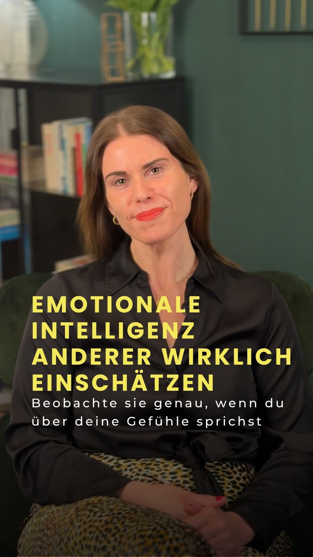 Hier findest du weitere Tipps, neue Blickwinkel und vertiefende Reflexionsfragen zum Video ⬇️
Wahre emotionale Intelligenz zeigt sich dann, wenn es ungemütlich wird. Wenn du deine Gefühle teilst, entscheidet die Reaktion deines Gegenübers über die Tiefe eurer Verbindung. Wer sofort abwehrt, schützt meistens nur sein eigenes Ego – wer wirklich zuhört, priorisiert die Beziehung. Du darfst lernen, diese Dynamiken sachlich zu beobachten, um deine eigene Energie und deine Beziehungen besser zu schützen.
Perspektiven:
•Wahre Reife bedeutet, auch schwierige Themen im Raum stehen zu lassen, ohne sofort in den Verteidigungsmodus zu schalten.
• Der Fokus sollte im Konflikt immer auf dem gemeinsamen Konsens liegen, statt auf dem einsamen Kampf darum, wer am Ende recht hat.
• Nimm es als sachliche Information wahr, wenn jemand sofort blockt – es zeigt dir die emotionalen Grenzen deines Gegenübers, für die du nicht die Verantwortung tragen musst.
Der Deep Dive in deine Selbstreflexion:
• Schalte ich in Gesprächen sofort auf Abwehr, weil ich mich durch die Gefühle anderer unbewusst persönlich angegriffen fühle?
• Unterbreche ich mein Gegenüber oft mit Rechtfertigungen, weil ich die aufkommenden Schuldgefühle in dem Moment einfach nicht aushalten kann?
• Ist es mir in Konflikten wichtiger, „recht zu haben“, als wirklich zu verstehen, was mein Gegenüber gerade bewegt?
📌 Speichere dir das Video, um jederzeit darauf zurückkommen zu können.
+Folge mir für tägliche Inspiration und Coaching Tools für echte Umsetzung im Alltag. Auf meinem Kanal geht es um Selbstführung, Klarheit, Kommunikation und echtes Selbstbewusstsein.
🎯 Du suchst Unterstützung bei deiner persönlichen Entwicklung? Als systemischer Coach biete ich auch 1:1 Online Coachings an 💻
#EmotionaleIntelligenz #Selbstreflexion #Beziehungen #Kommunikation #CoachingTipps