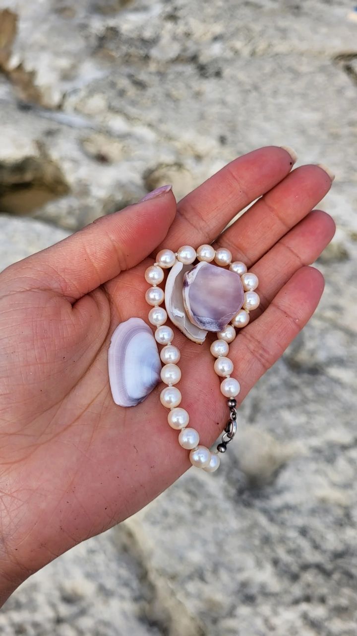 Der Sommerurlaub steht vor der Tür – Zeit für dein perfektes Schmuck-Set ✨
Perlen, Gold und blaue Steine bringen sofort Urlaubsfeeling in deinen Look.
Ob für dich selbst oder als Geschenk für deine Liebsten – Schmuck, der deinen Sommer unvergesslich macht. 💙
#sommerschmuck #juweliermiral #bremen #vegesack #urlaubsvibes