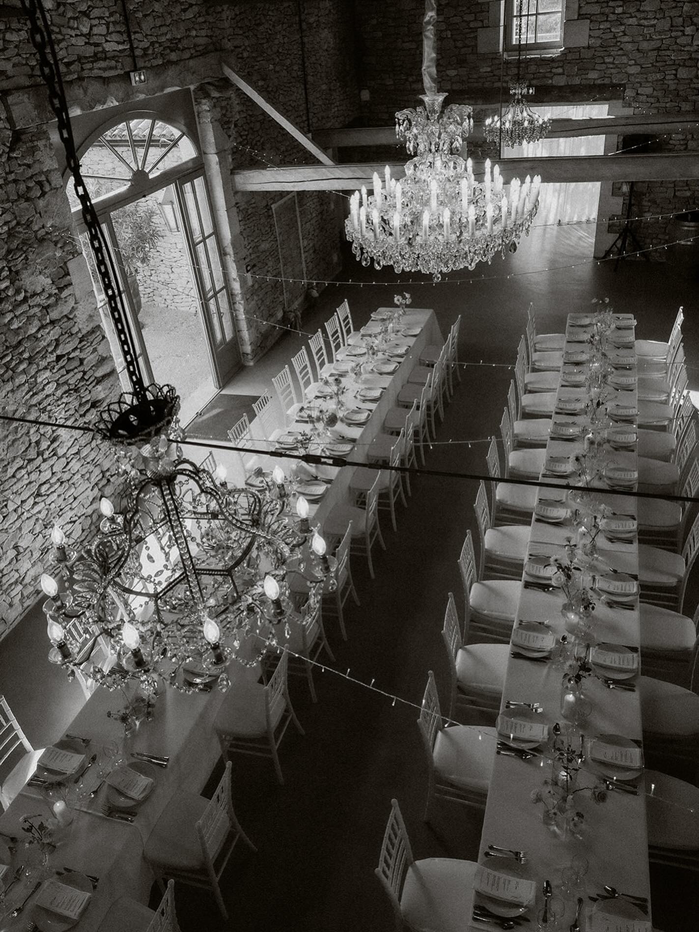 Wedding art - Dinner in black & white. The simplest ascetic is sometimes the best.
@m_aniaphotography