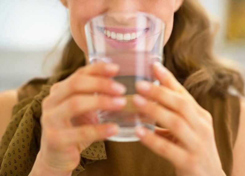 One of Ayurveda’s simplest recommendations,
and one of the most powerful:
Stop drinking cold water ❄️
It may seem small, but in Ayurveda, digestion (agni) is everything.
Cold water can:
• Dull digestive fire
• Slow metabolism
• Create heaviness + stagnation
• Make it harder for your body to process food efficiently
Instead, try:
✨ Warm or room temperature water
✨ Especially in the morning
✨ Or alongside meals (not iced)
Think of your digestion like a flame..
would you pour ice on it?
This one shift alone can:
• Improve digestion
• Reduce bloating
• Support energy levels
• Help your body feel lighter + more balanced
Simple. Ancient. Effective.
#ayurveda #ayurvedacharya