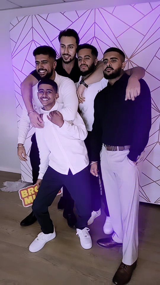 Capture All Milestones Birthday Parties with most inclusive product to capture pictures gif of the young and old. creating memories for many more birthdays!
Add your drunk or just be bold for your pose!
snap shots by StoryboxPhotobooths party hard, with live Dhol drummers - @lakhan_k1, @djjaisagoo mixing panjabi & pop music and best food by @apnakhanacatering all at the @accustadium
#photomagic #photobooth #selfie #birthday #trend