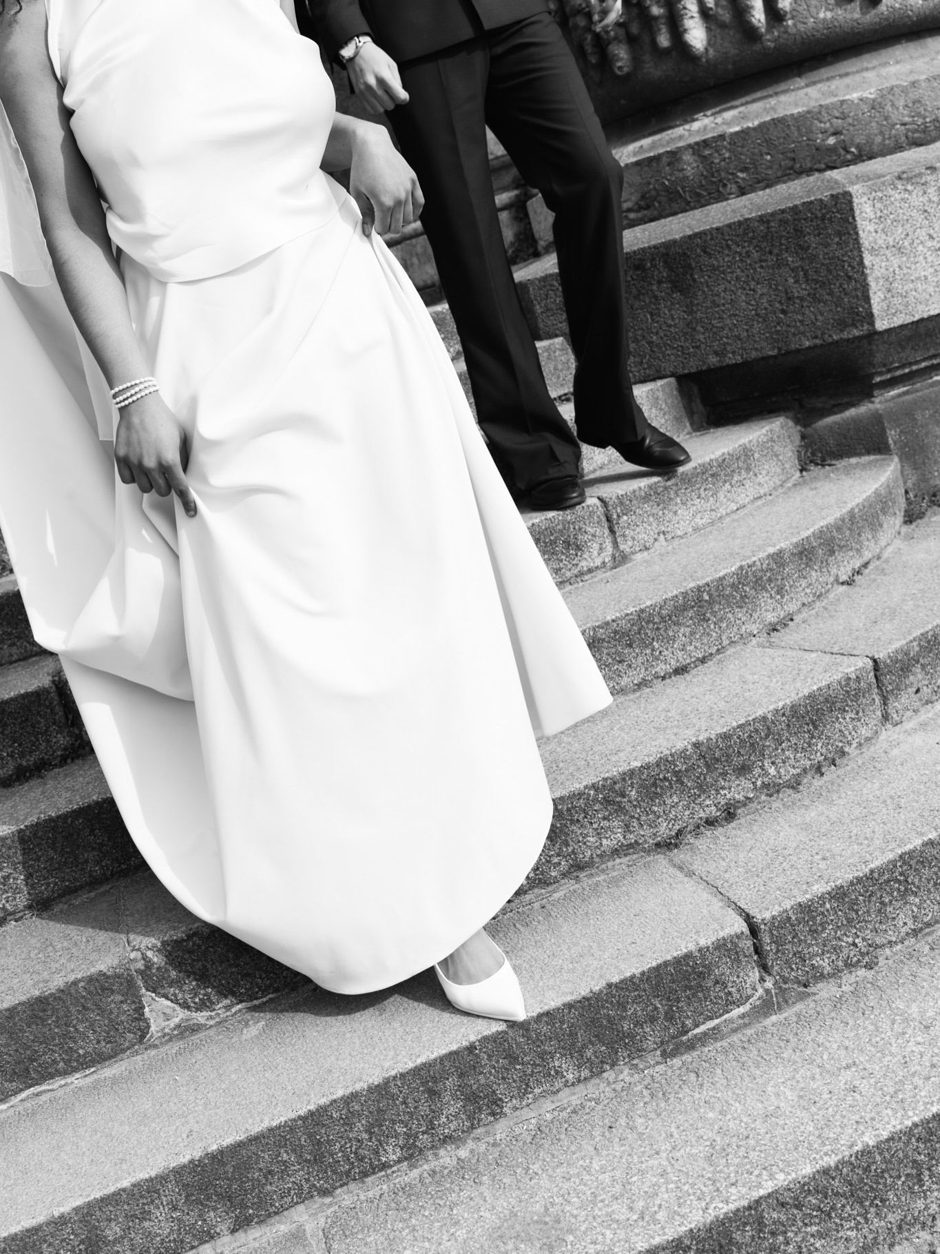 Bridal: Get ready for your wedding!
WP @eternellewedding
Robe @lkpariscouture
Modèle @janedbrl
Photos @studiofauvve
Coiffure et Maquillage @virginie_dsfn @klairemuabridals
#bridal #weddingpreparation #pearljewelry #brides #weddingjewelry