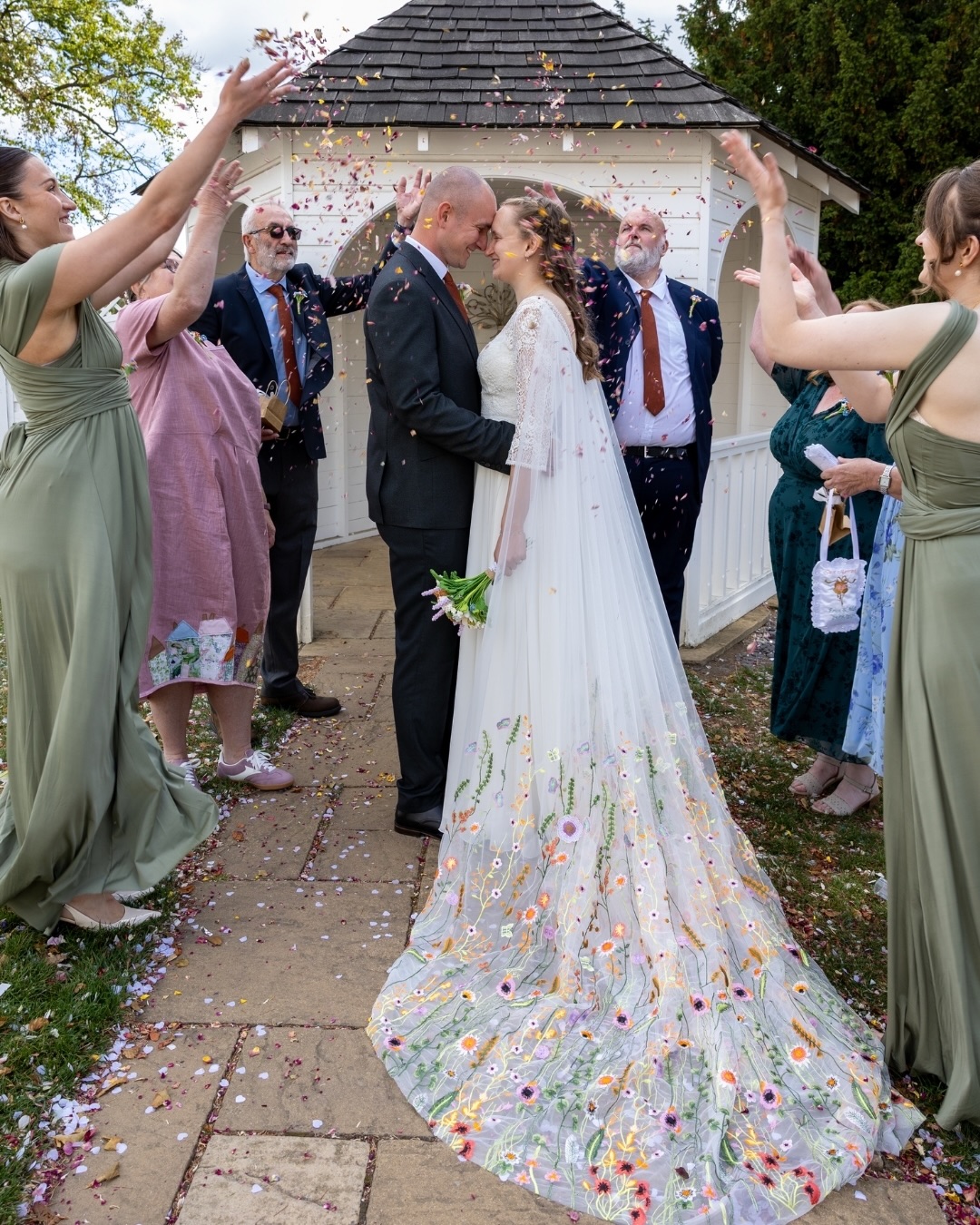 Confetti moments will always have my heart
There’s just something so joyful about that just-married feeling, surrounded by love (and a little bit of chaos!).
Erica & Matt chose dried flower confetti, and it couldn’t have been more perfect — it matched Erica’s veil beautifully and created the dreamiest, most romantic photos.
Pure magic from start to finish.
#WeddingPhotographer #LeicesterWedding #Confetti