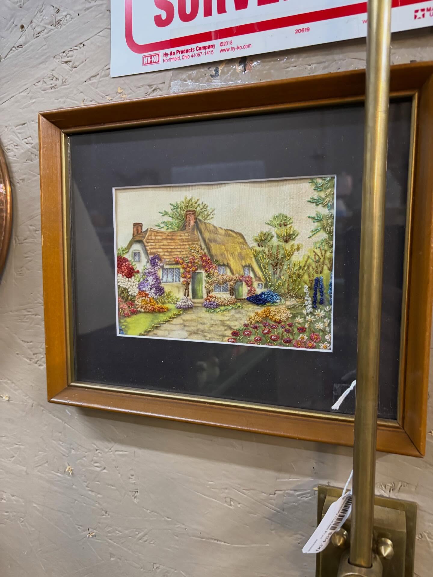 Did a booth reset at Pipe Creek Mercantile this afternoon! I think I touched every single thing in that booth! #junkismylife #saltandpeppershakers #vintagedecortour #welcomehomevintagetour #ironstone