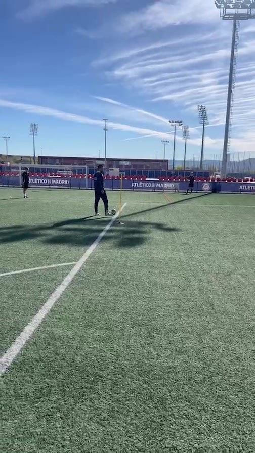 Atletico Madrid - Playing through the 10 in the final 3rd!!