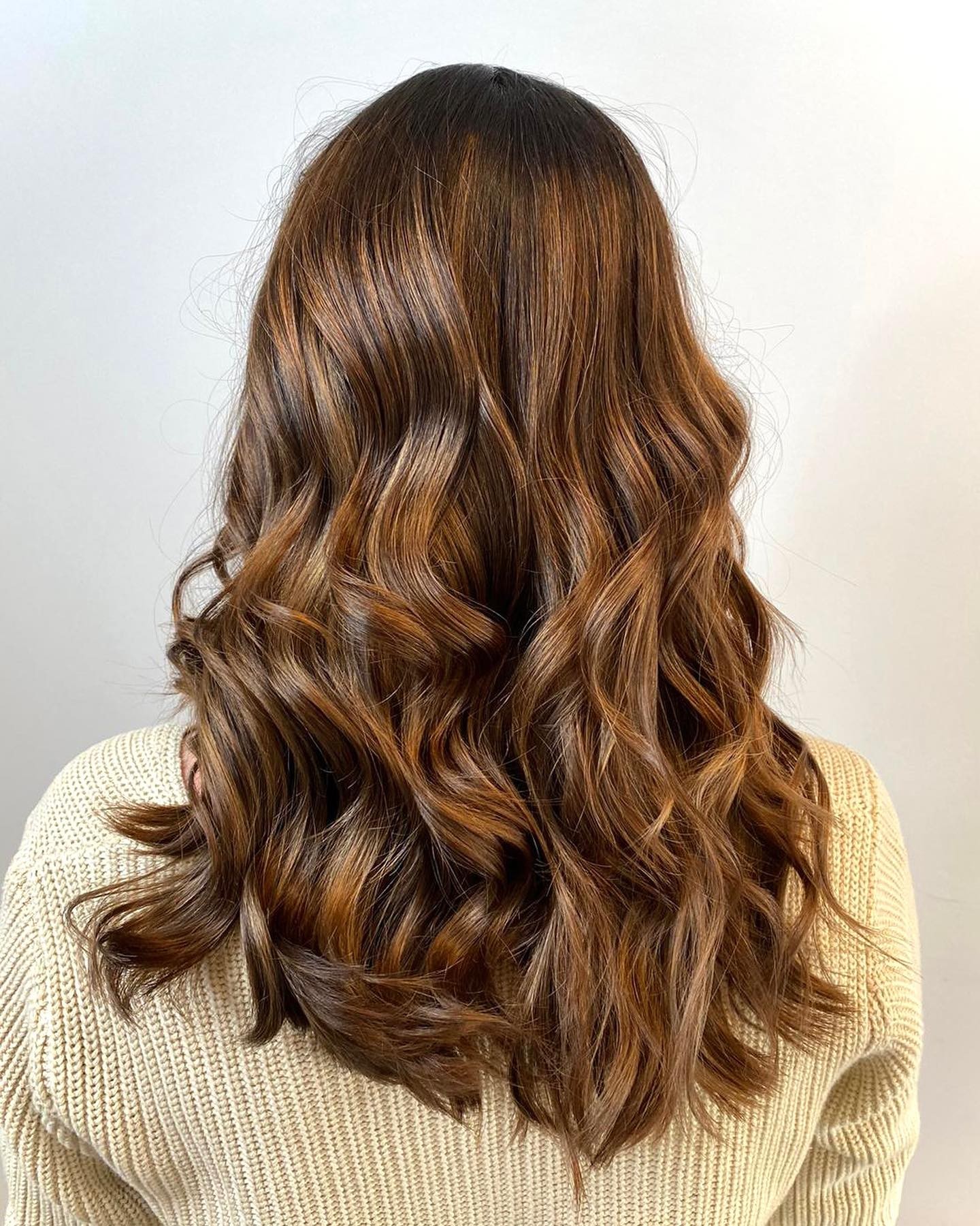 ☎️ De afgelopen dagen zijn we druk bezig geweest om onze abonnees en iedereen die een afspraak had staan tijden de lockdown, persoonlijk te benaderen en een nieuwe afspraak in te plannen.
.
We hebben voor bijna iedereen reeds een plek gevonden in onze agenda en onze stylisten zijn inmiddels weer druk aan de slag. Enkele klanten hebben we helaas nóg niet kunnen bereiken ondanks meerdere pogingen.
.
- Is er voor jou nog geen afspraak gepland? Neem dan contact met ons op door te bellen naar 043 450 1973, of stuur een WhatsApp bericht via de link onderaan dit bericht.
- 📝 Had jij reeds een afspraak staan? Dan kun je deze weer definitief in je agenda noteren.
- Vanaf zaterdag 22 januari kun je weer online je afspraak boeken via onze website.
.
🙏🏼 Wij danken jullie voor jullie begrip en geduld. Ook wij willen iedereen zo snel als mogelijk helpen.
.
We zijn ontzettend blij weer aan de slag te kunnen en jullie haren weer zo mooi mogelijk te maken! ❤️ Hopelijk tot snel!
.
www.climaxhair.nl
☎️: 043 450 1973
WhatsApp: wa.me/31434501973