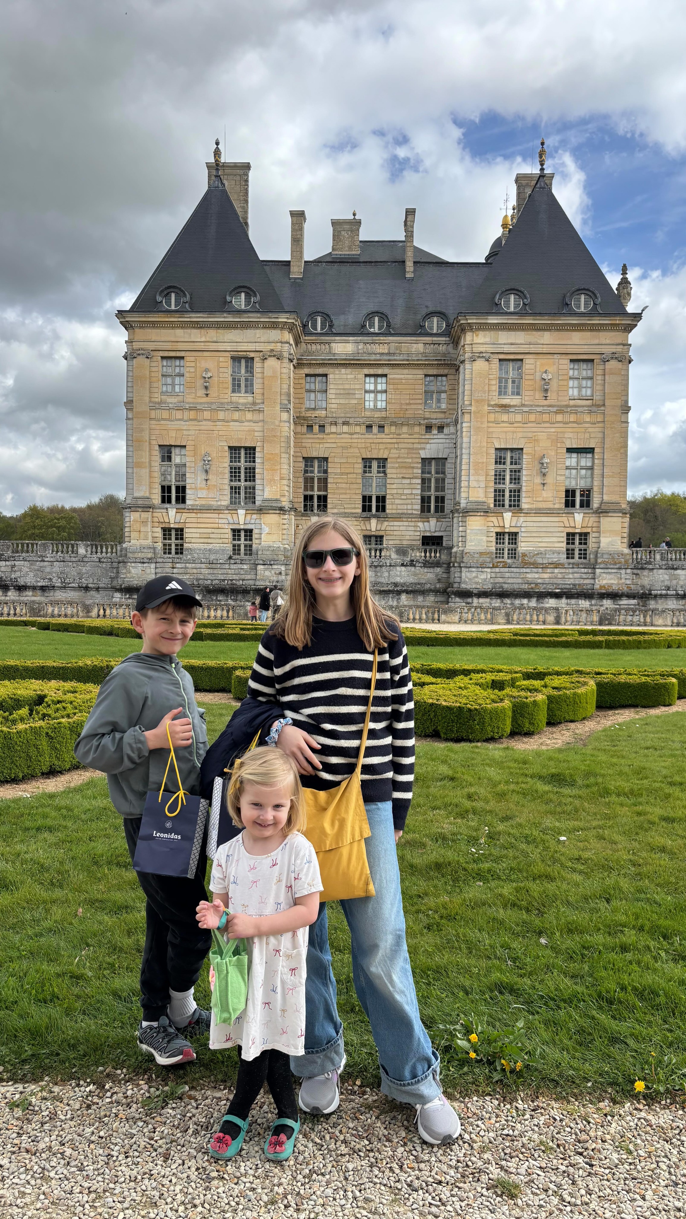 Spent a cute Easter morning at the annual @vaux.le.vicomte egg hunt and all I’ve got to show for it are dozens of videos of my kids running 🏃🏻🏃🏼♀️💨
#paris #pariswithkids #paristourguide #paristravel #tourguide