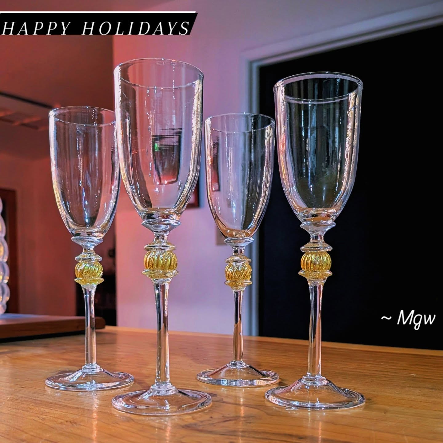 See you at our sale next weekend 🎁
.
#glass #decor #drinkware #ornaments #gifts #friends #holidays